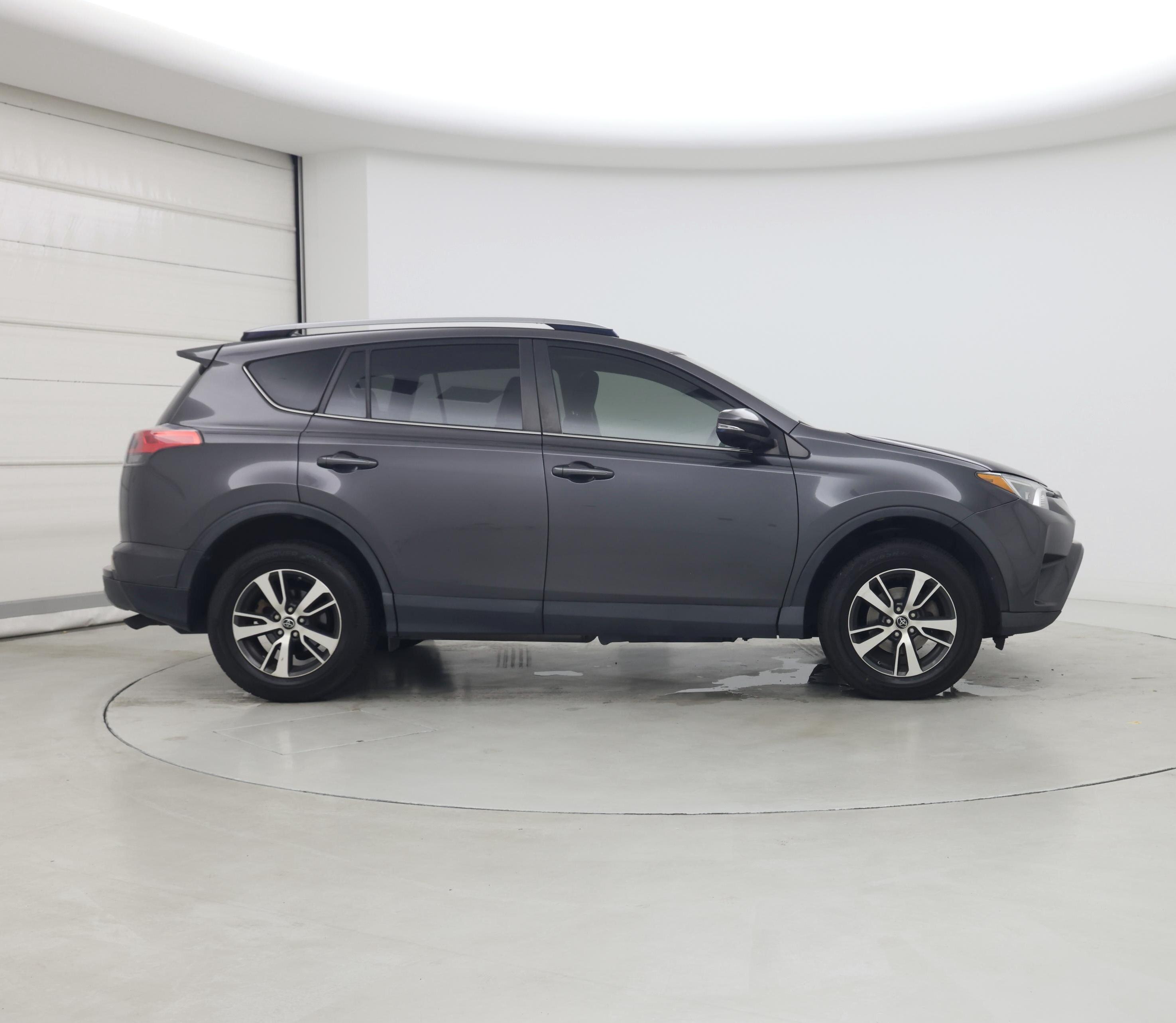 Thumbnail: 2018 Toyota RAV4 - 7