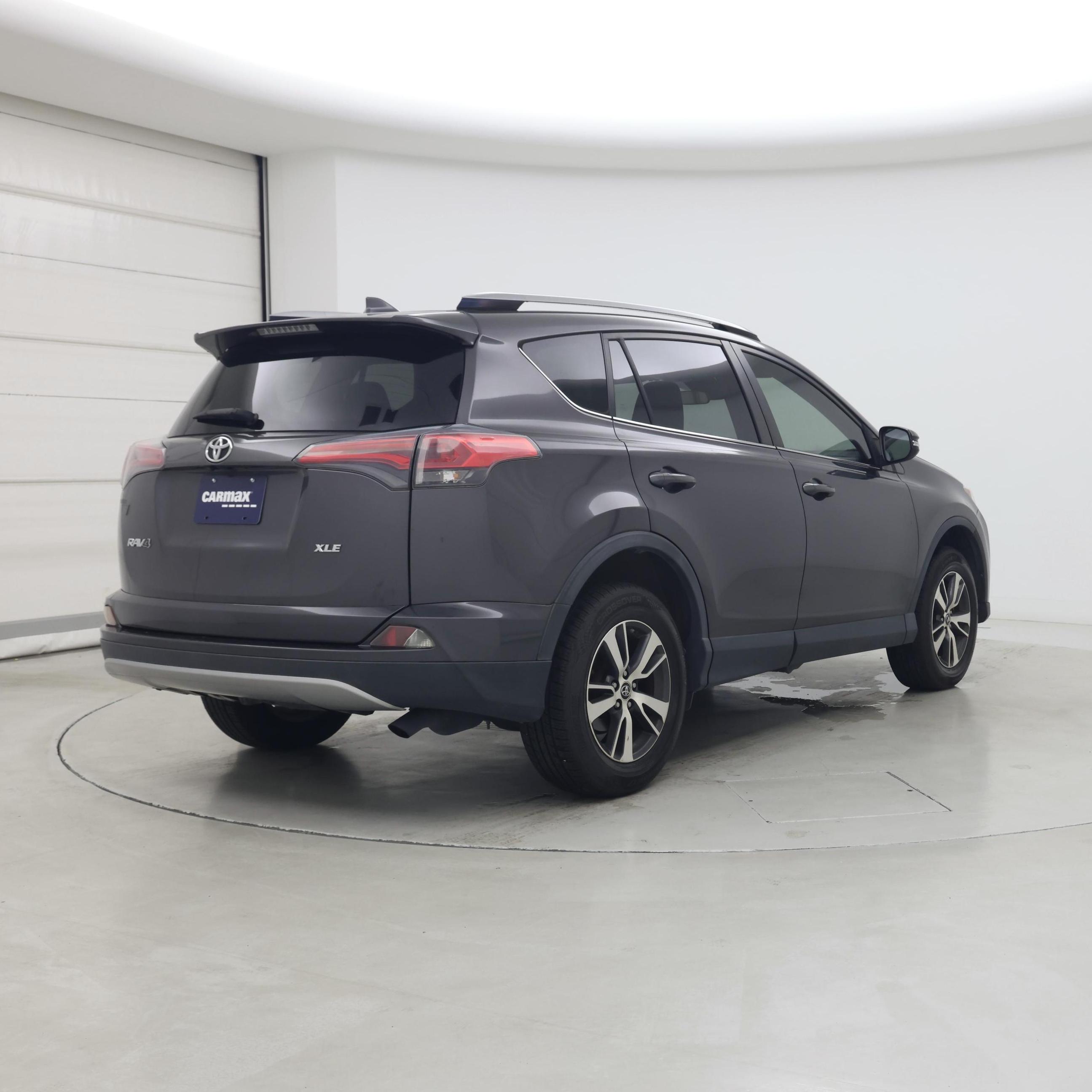 Thumbnail: 2018 Toyota RAV4 - 8