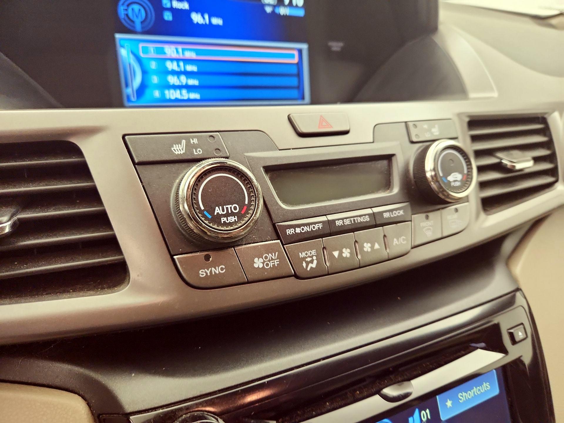Thumbnail: 2015 Honda Odyssey - 16