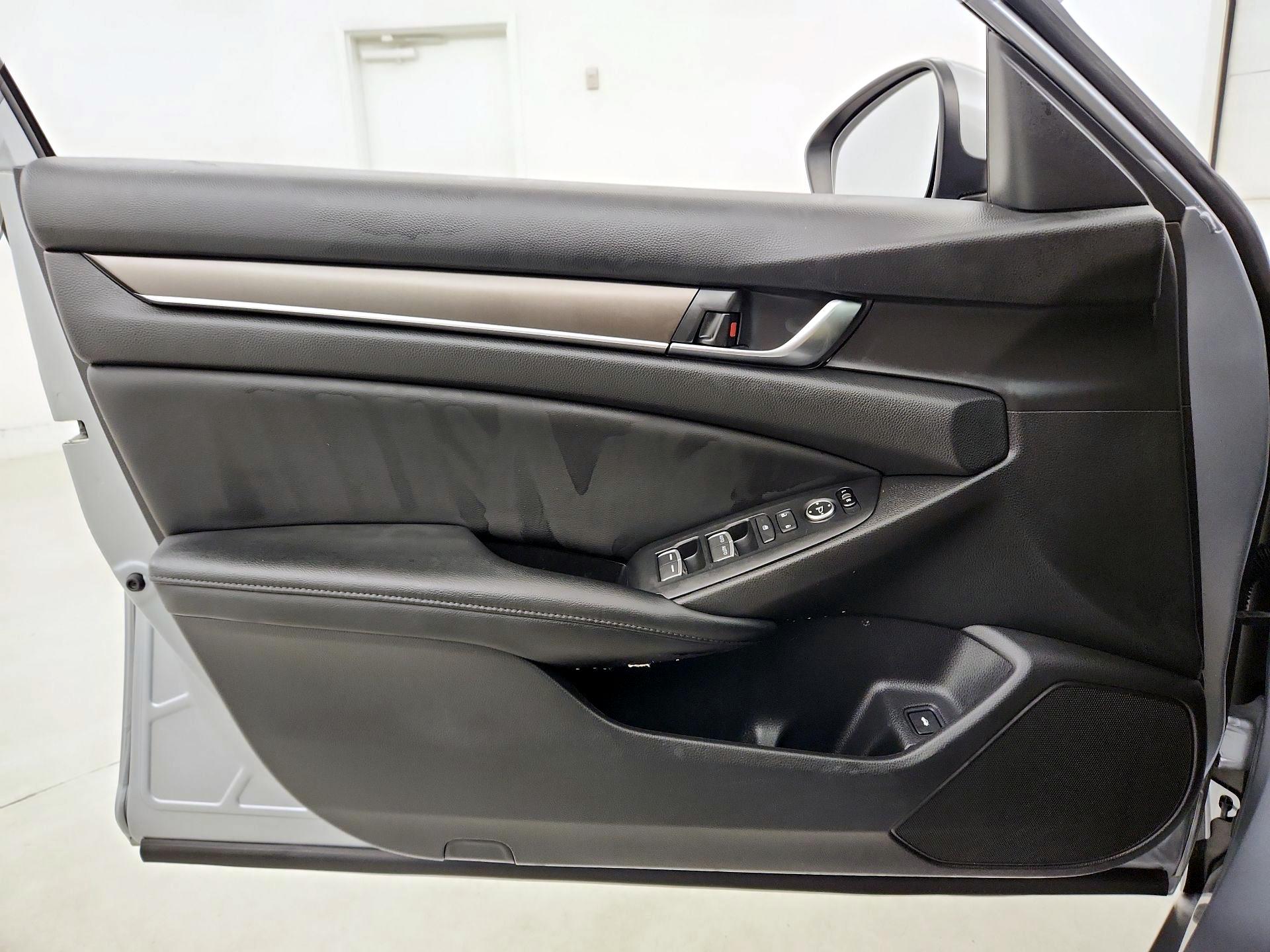 Thumbnail: 2018 Honda Accord - 12