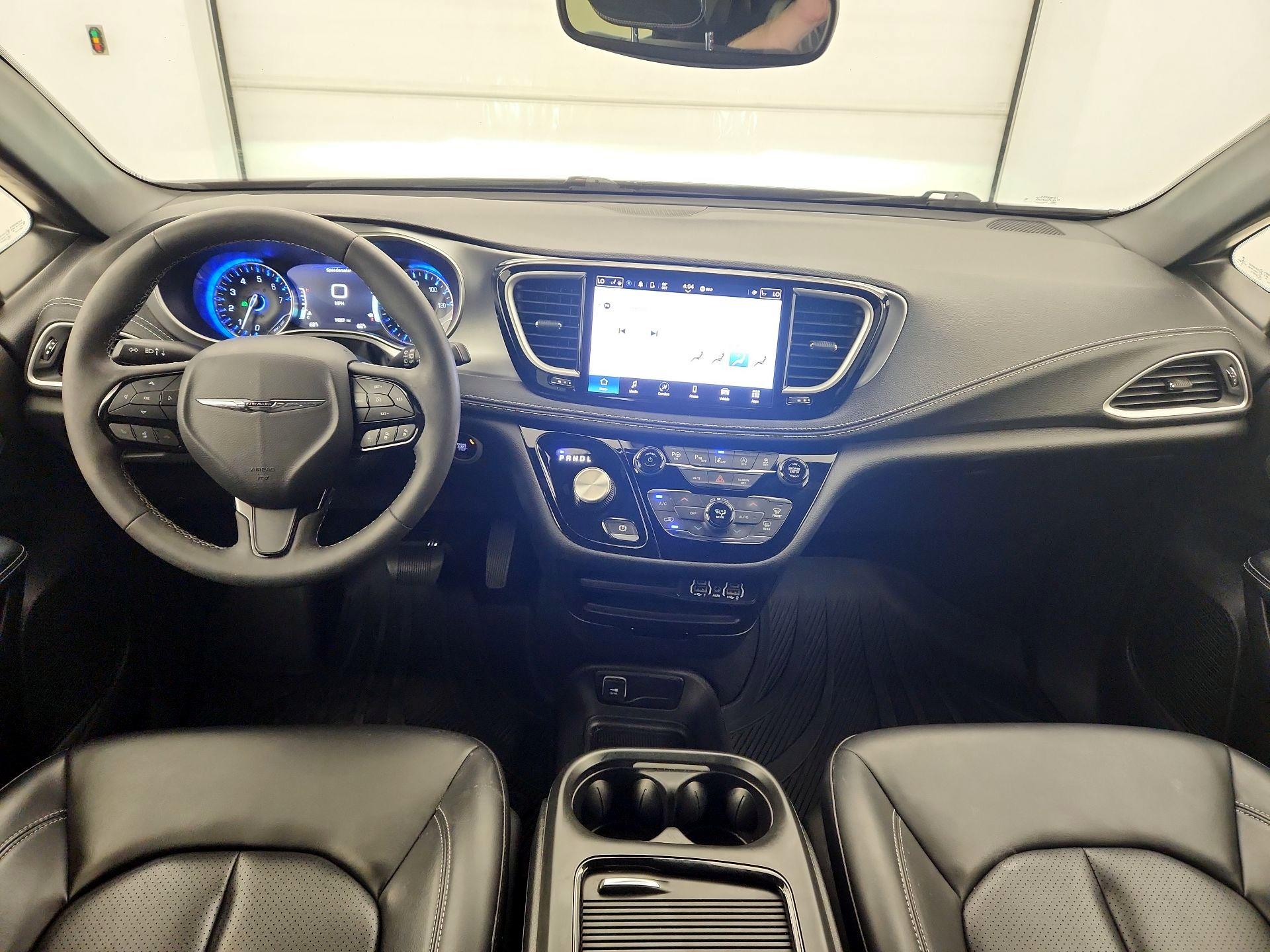 Thumbnail: 2023 Chrysler Pacifica - 9
