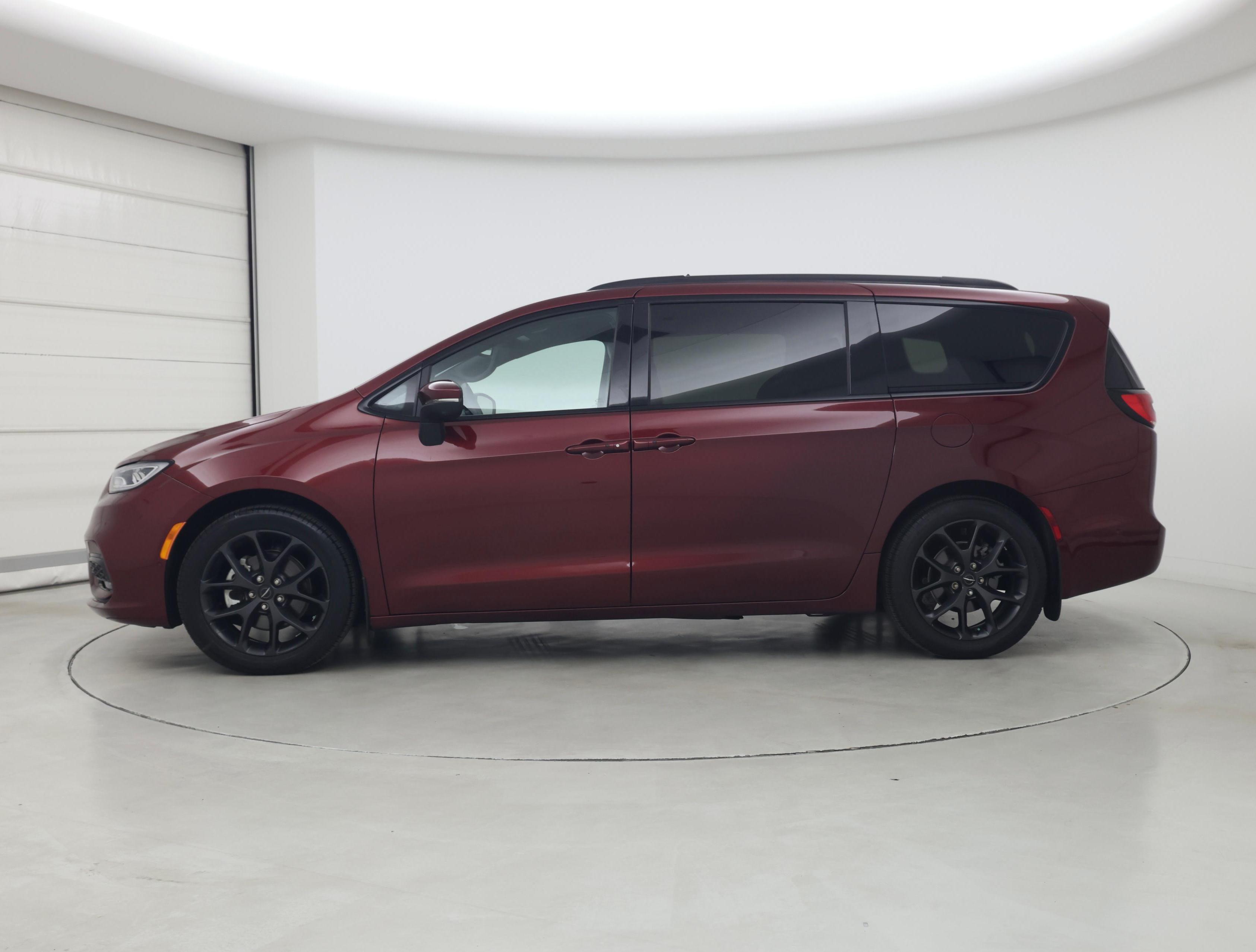 Thumbnail: 2023 Chrysler Pacifica - 3