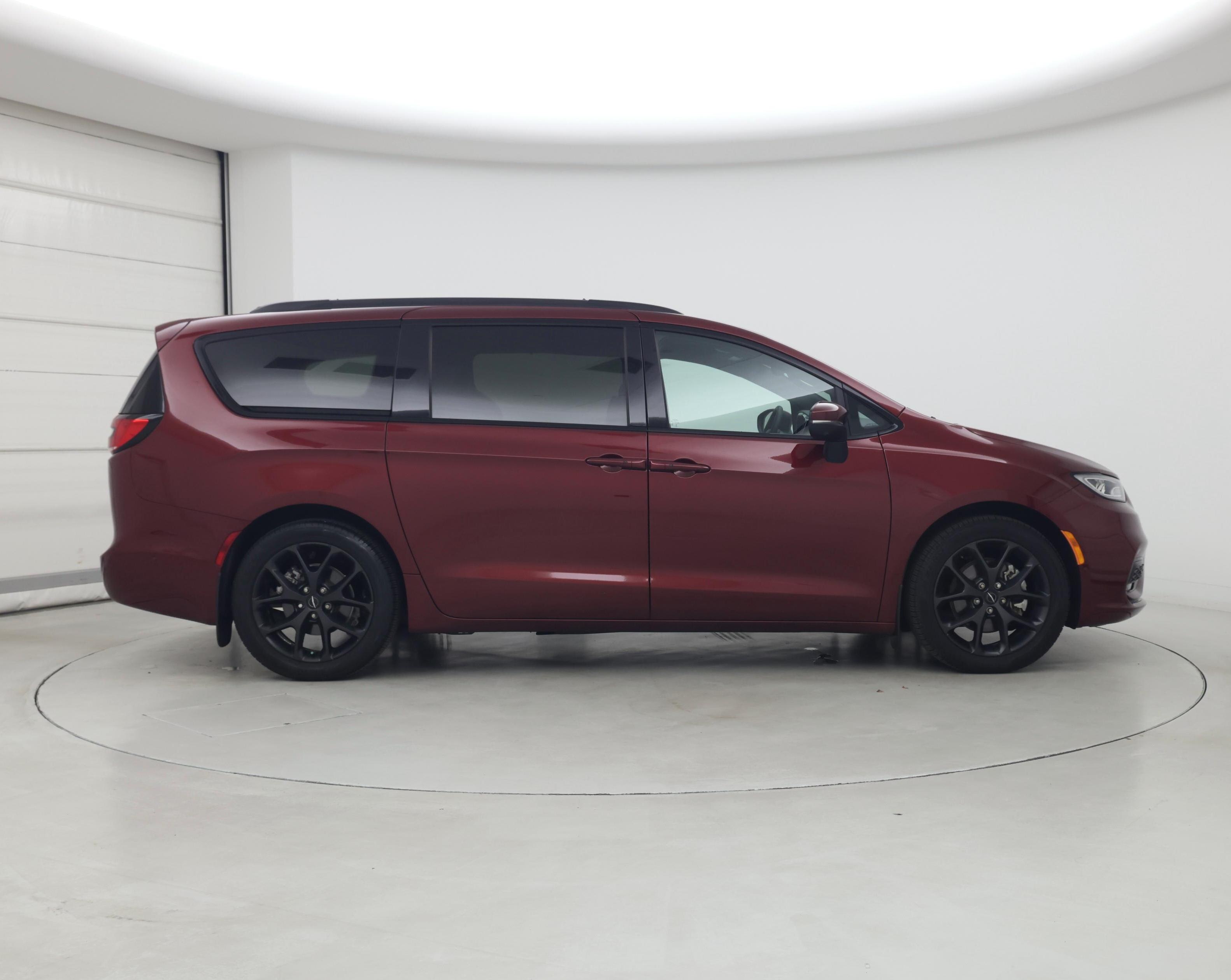 Thumbnail: 2023 Chrysler Pacifica - 7