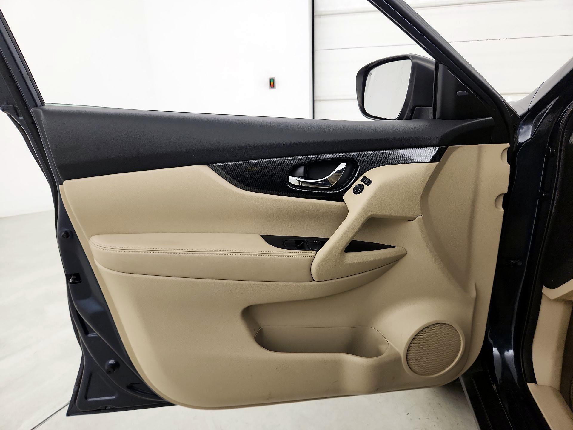 Thumbnail: 2015 Nissan Rogue - 12