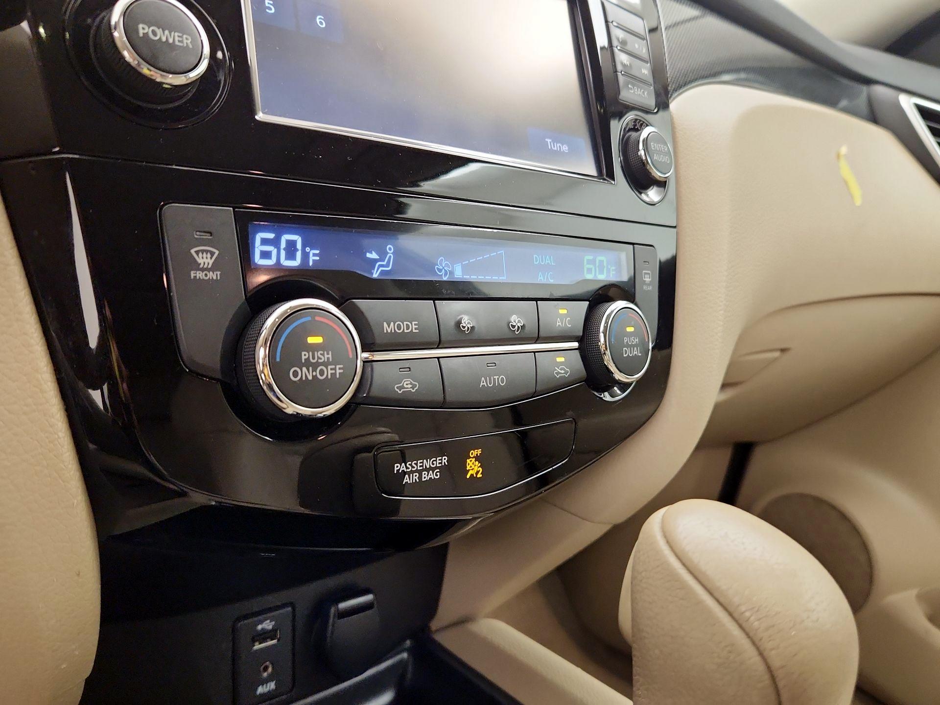 Thumbnail: 2015 Nissan Rogue - 17