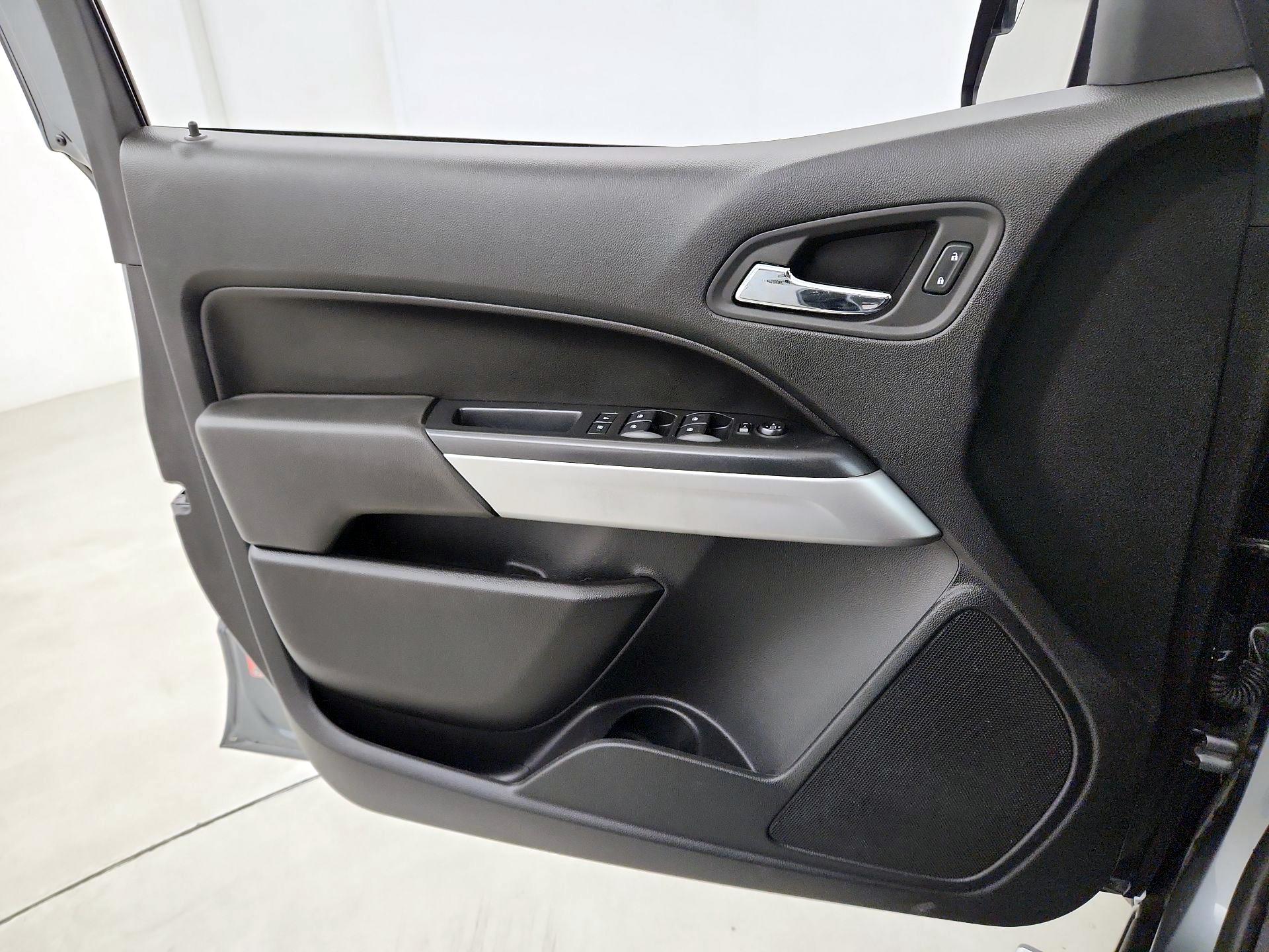 Thumbnail: 2019 Chevrolet Colorado - 12