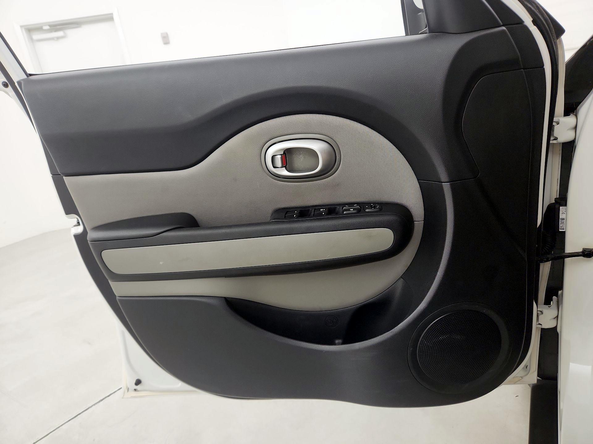 Thumbnail: 2016 Kia Soul - 12