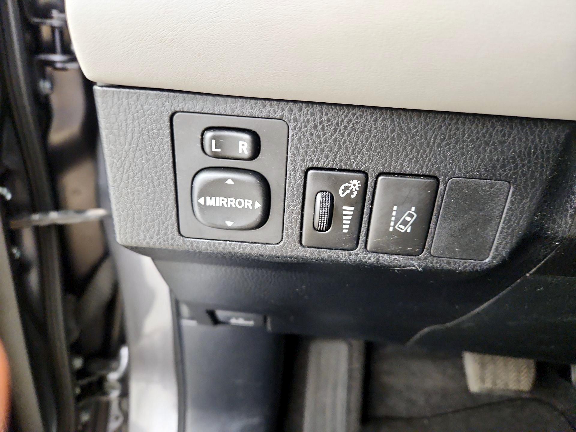 Thumbnail: 2018 Toyota RAV4 - 13