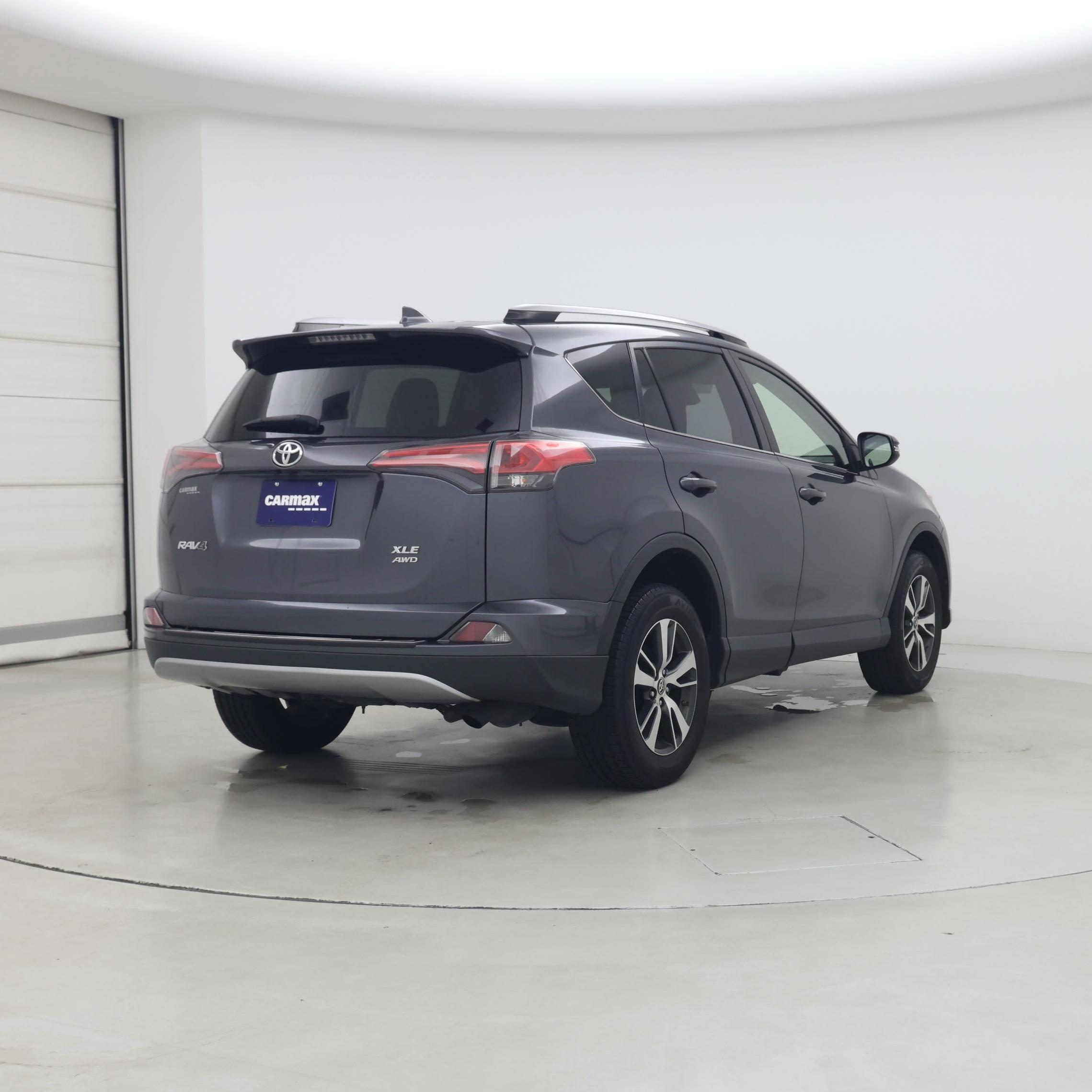 Thumbnail: 2018 Toyota RAV4 - 8