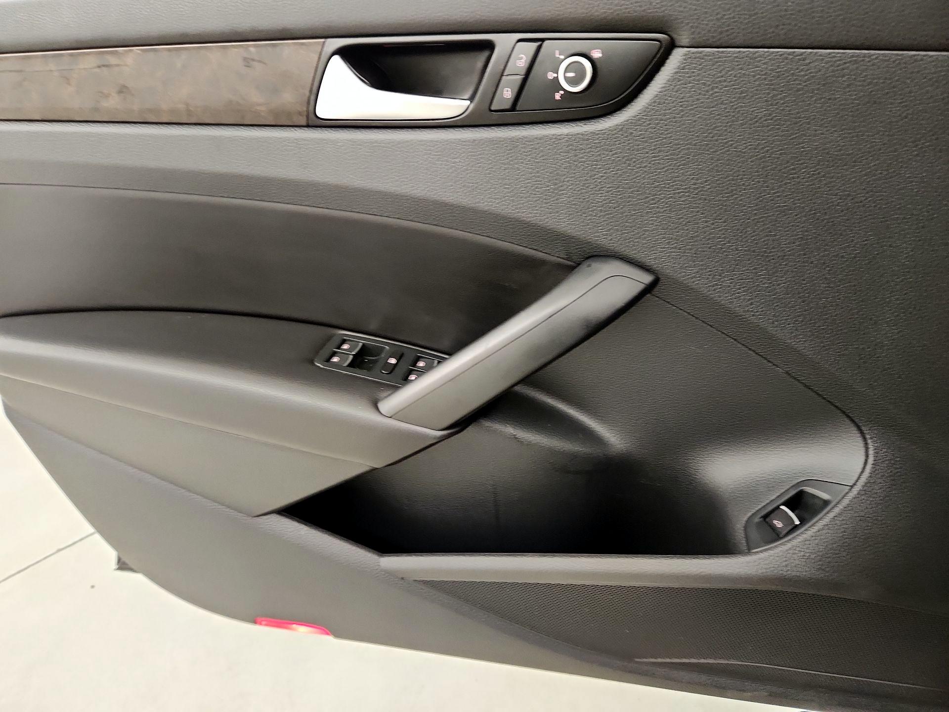 Thumbnail: 2015 Volkswagen Passat - 12