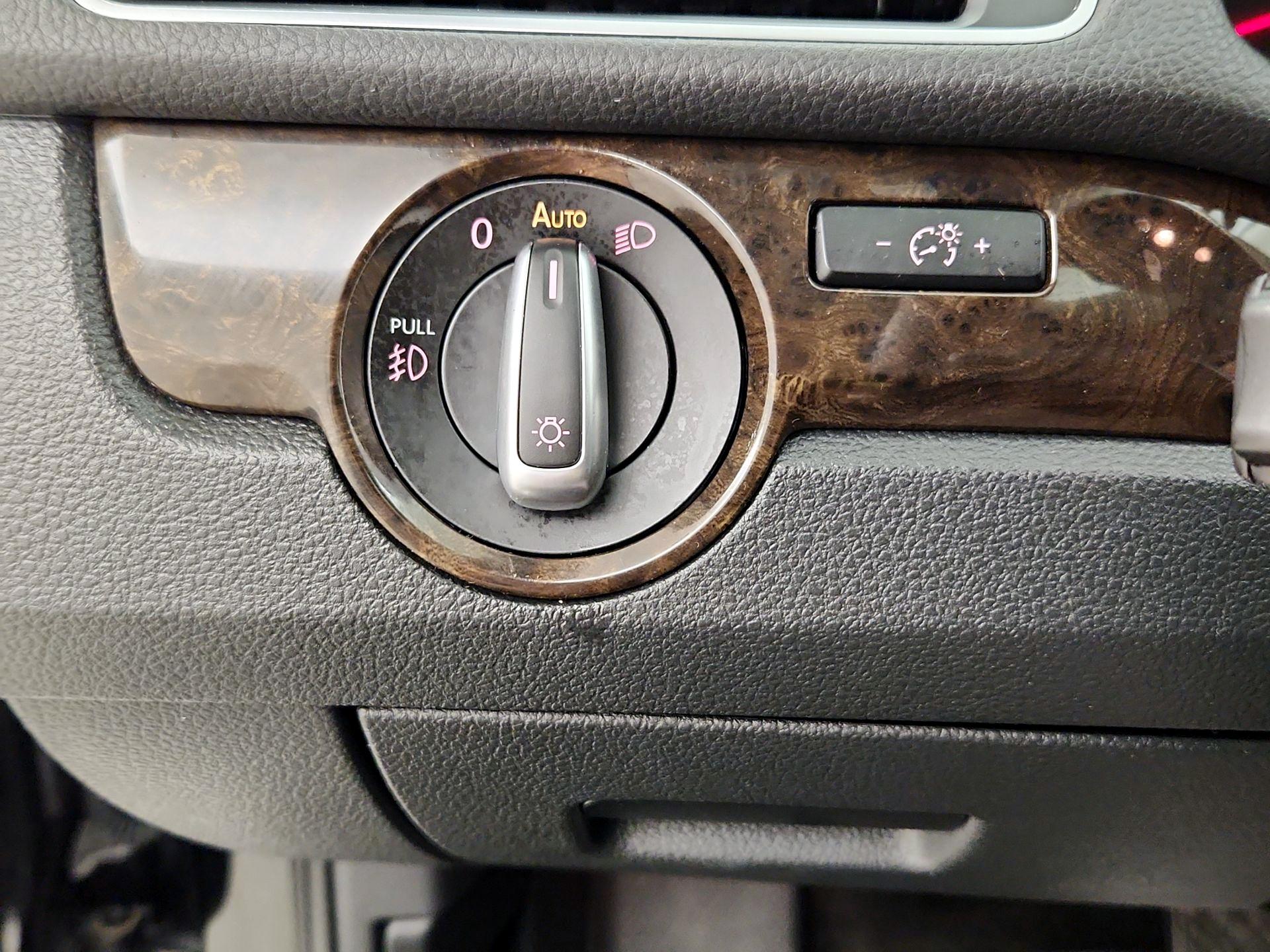 Thumbnail: 2015 Volkswagen Passat - 13