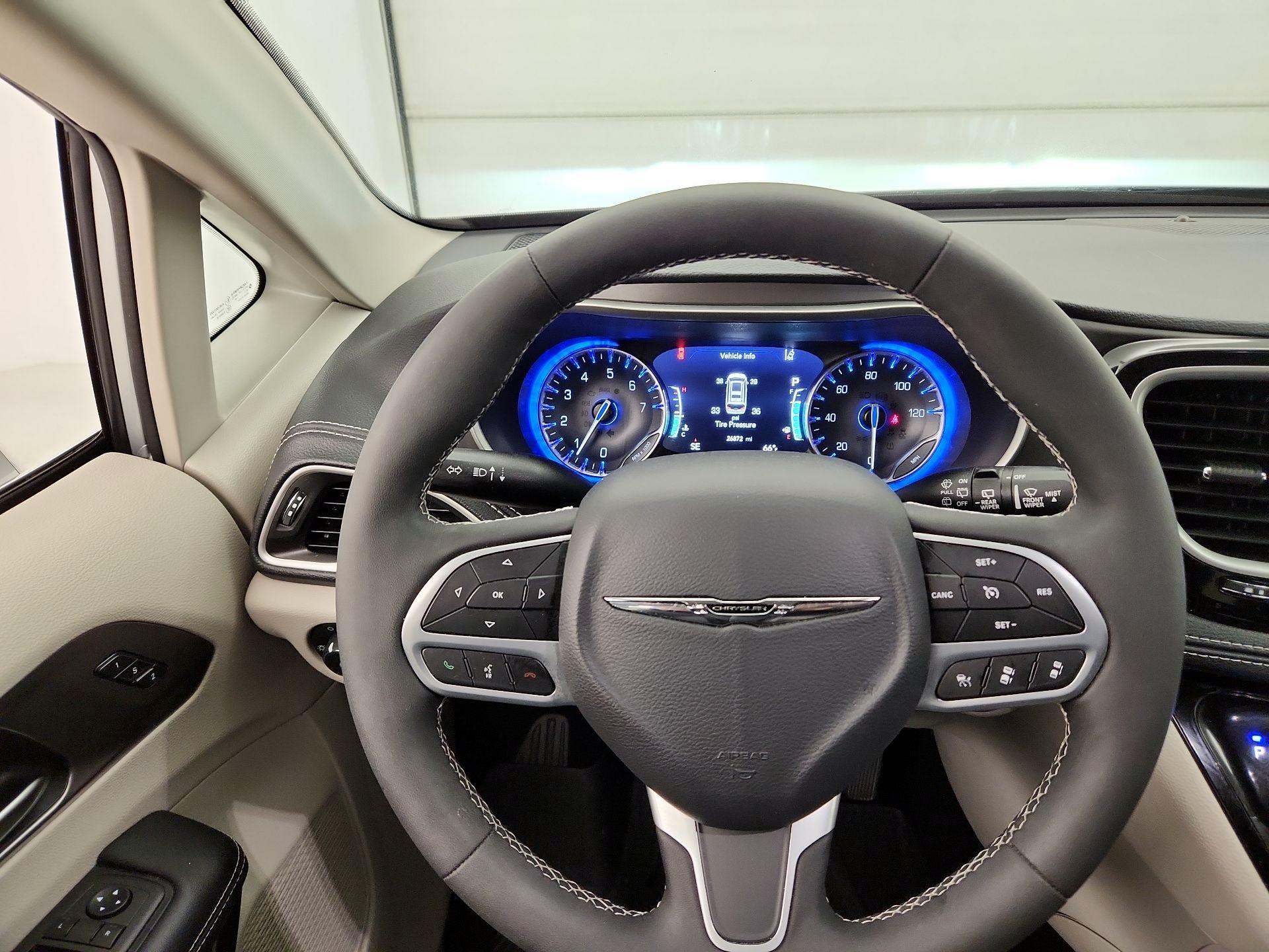 Thumbnail: 2022 Chrysler Pacifica - 10