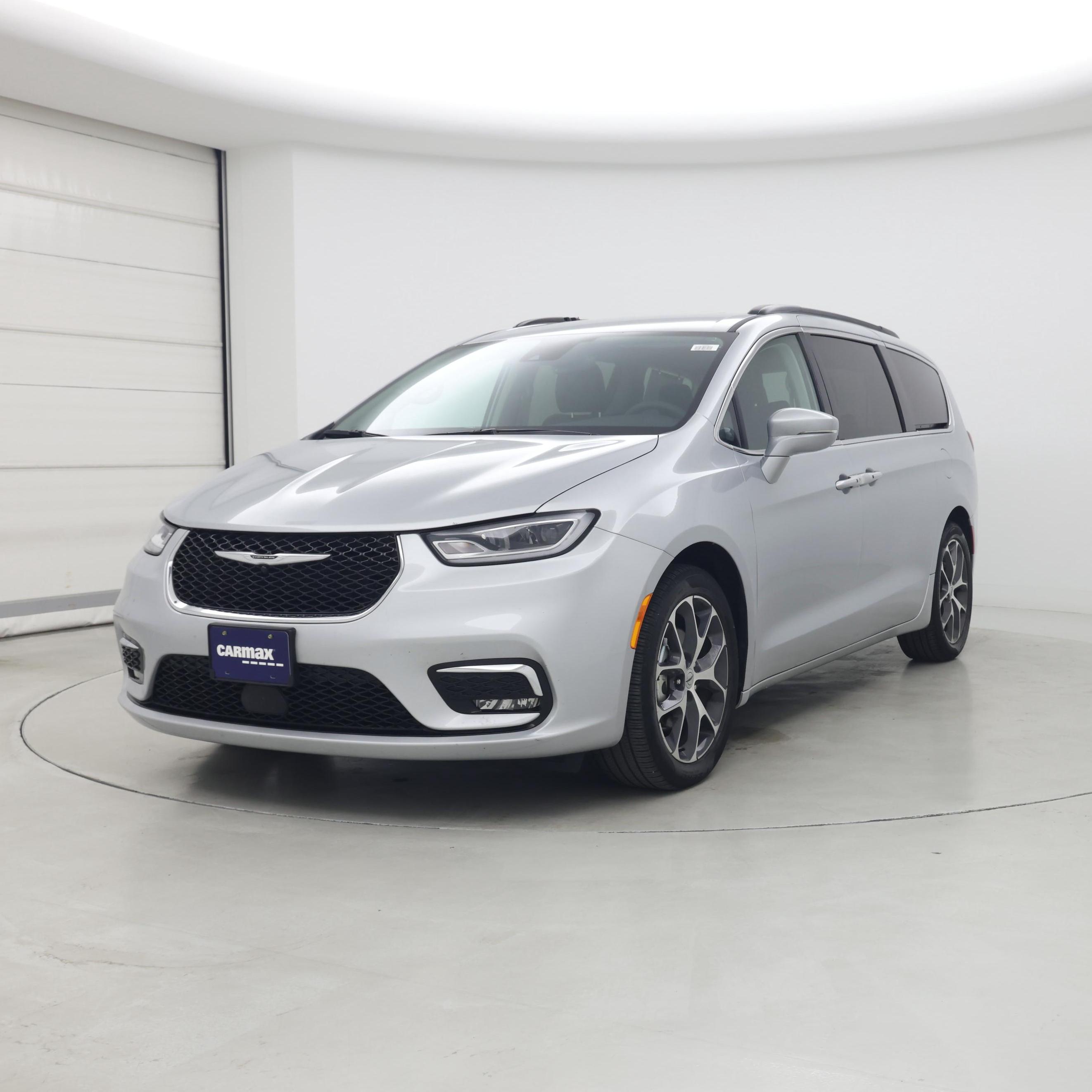 Thumbnail: 2022 Chrysler Pacifica - 4