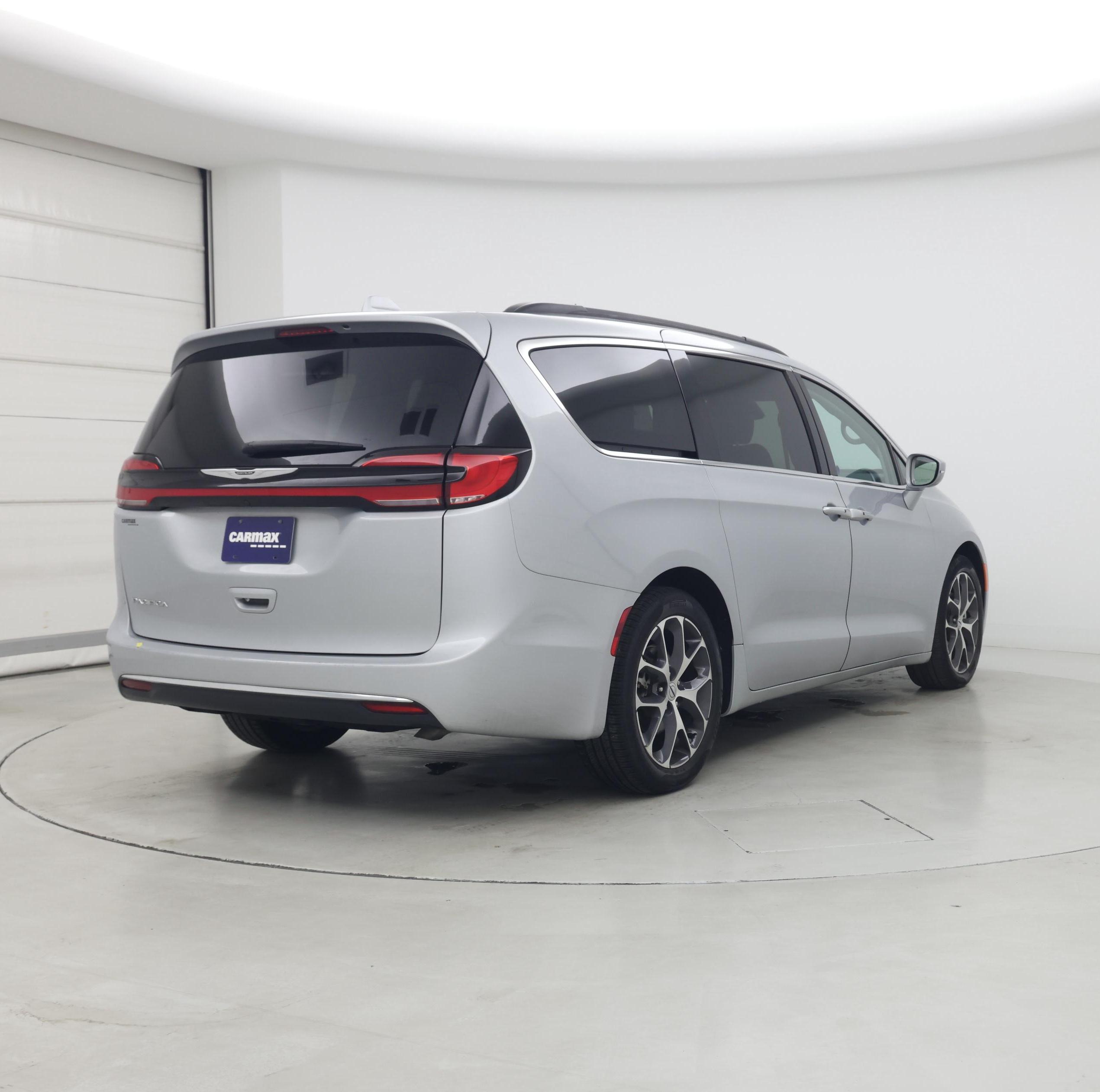 Thumbnail: 2022 Chrysler Pacifica - 8
