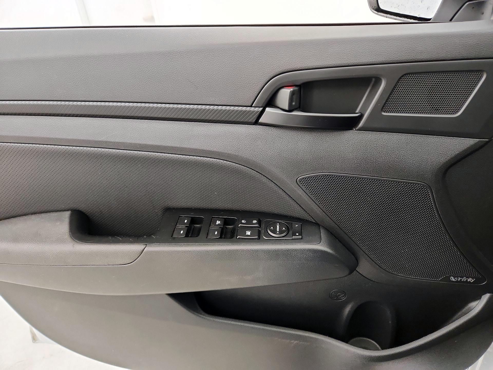 Thumbnail: 2018 Hyundai Elantra - 12