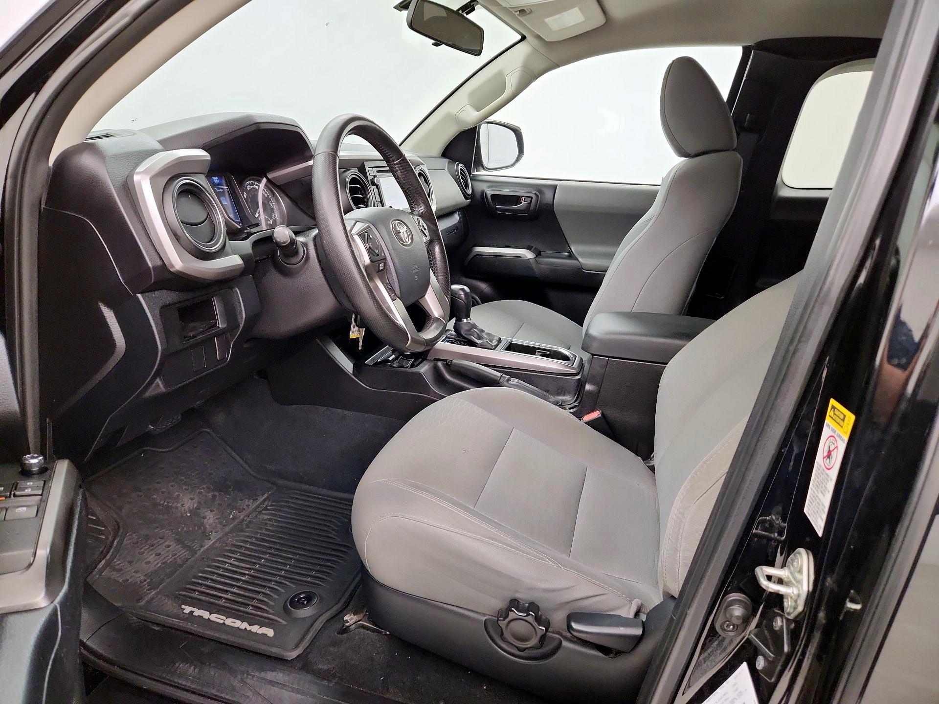 Thumbnail: 2016 Toyota Tacoma - 11