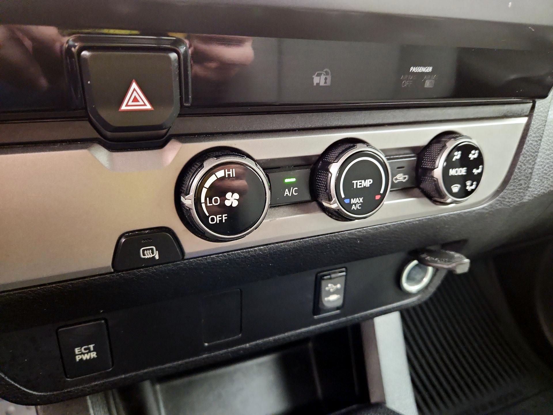 Thumbnail: 2016 Toyota Tacoma - 15