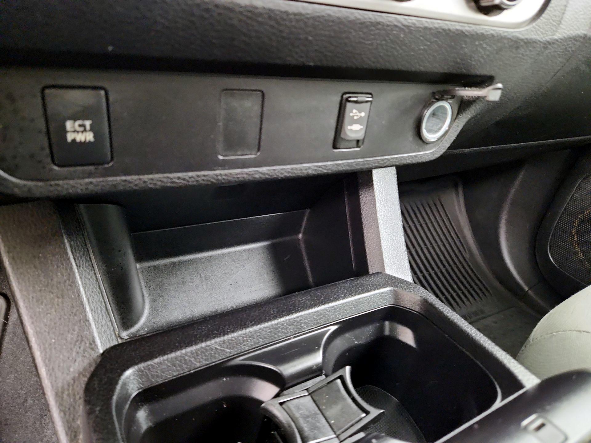 Thumbnail: 2016 Toyota Tacoma - 17