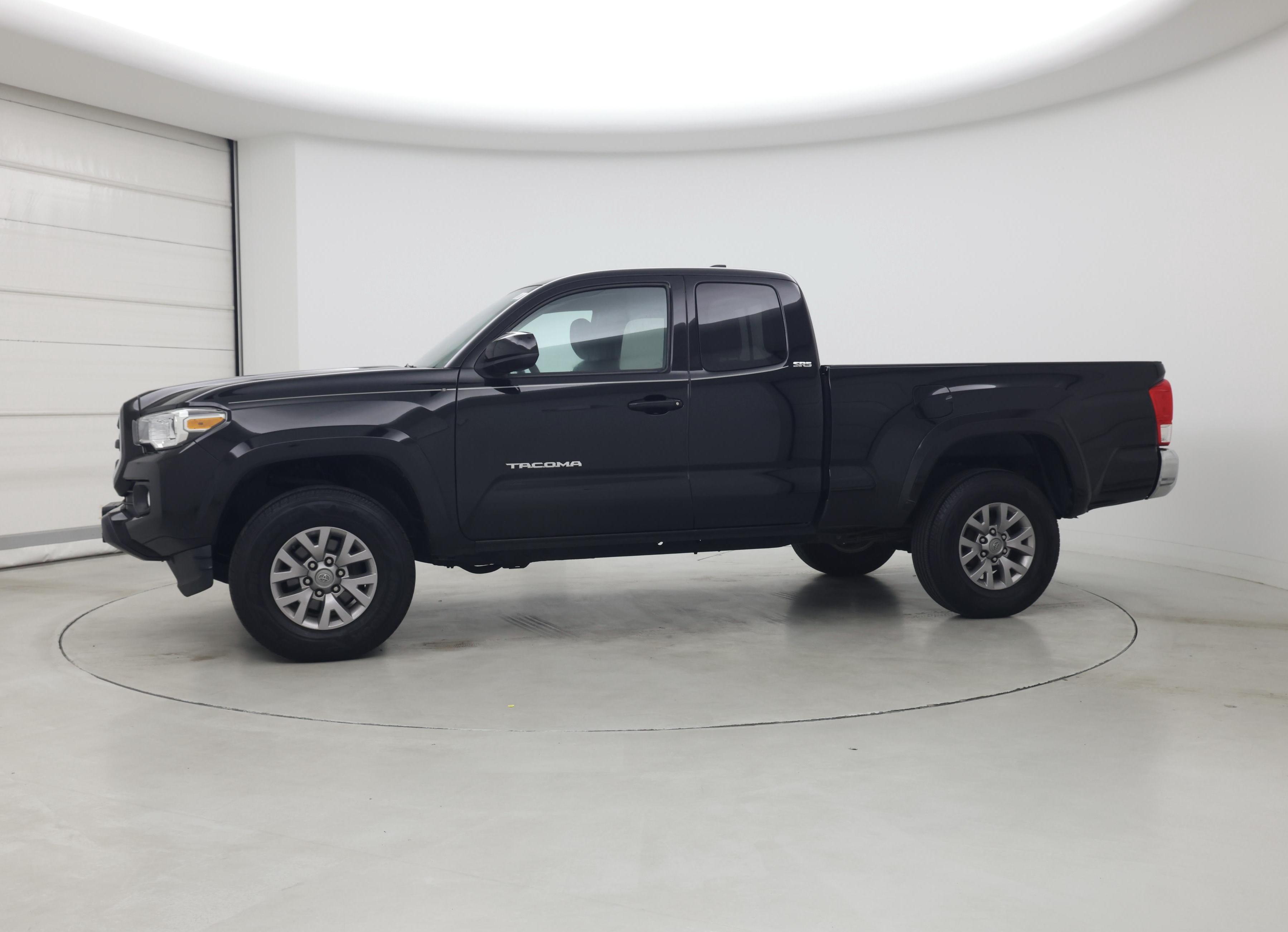 Thumbnail: 2016 Toyota Tacoma - 3