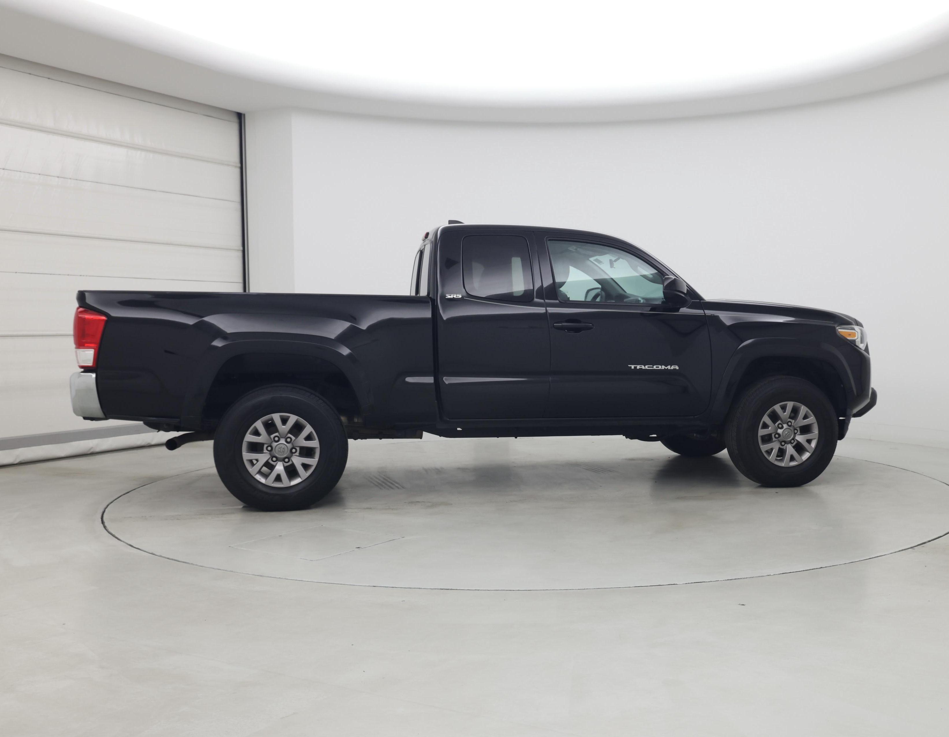 Thumbnail: 2016 Toyota Tacoma - 7