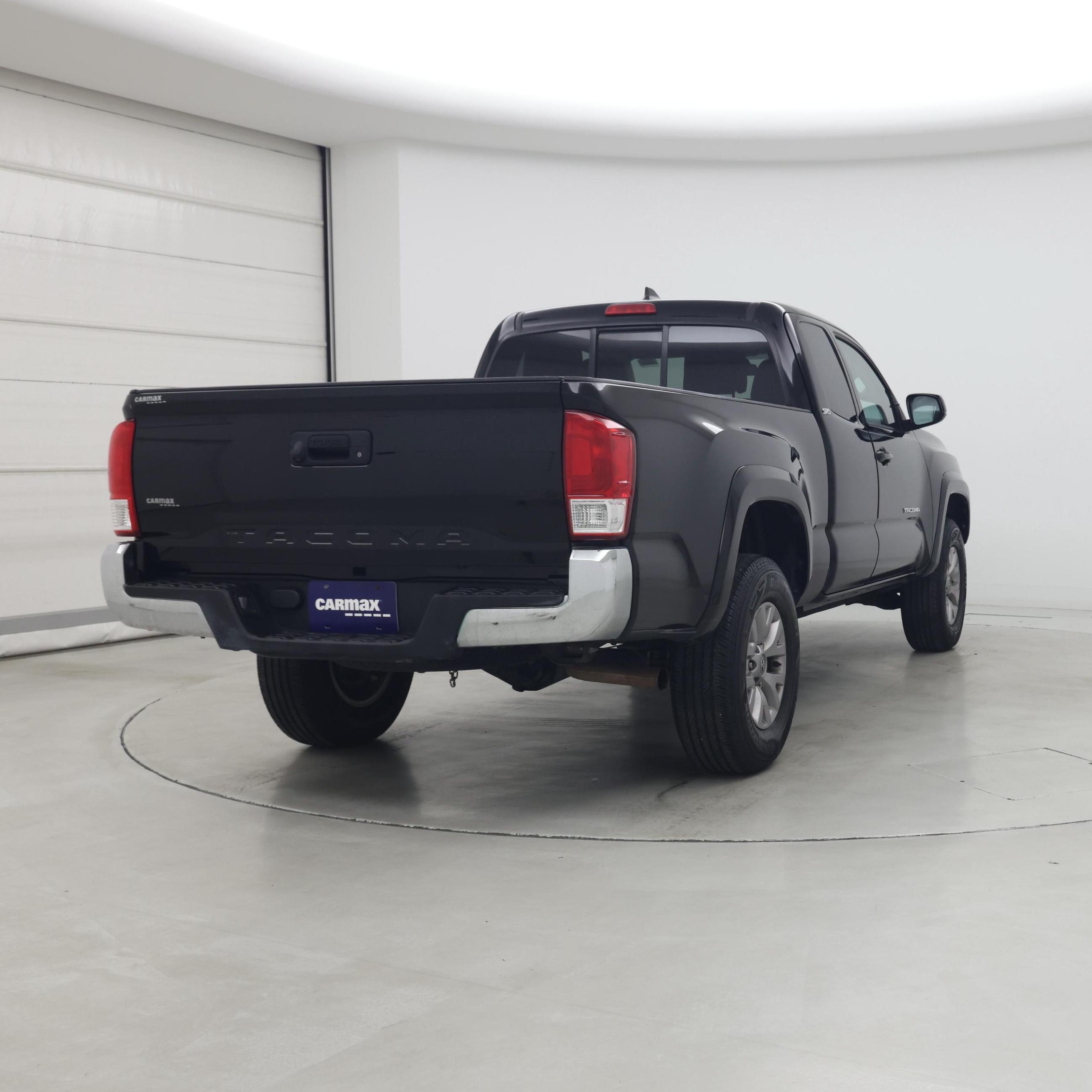 Thumbnail: 2016 Toyota Tacoma - 8