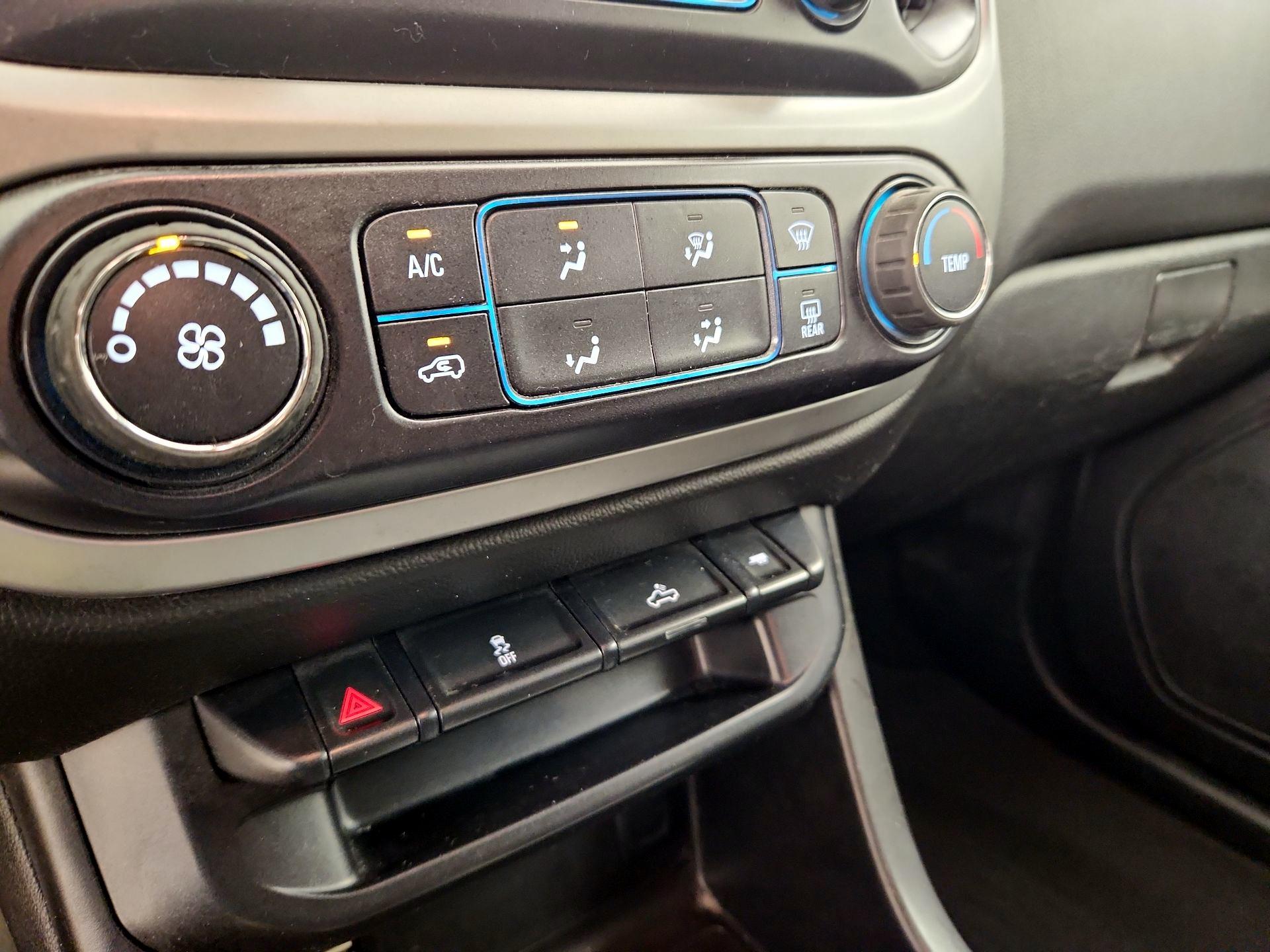 Thumbnail: 2016 Chevrolet Colorado - 16