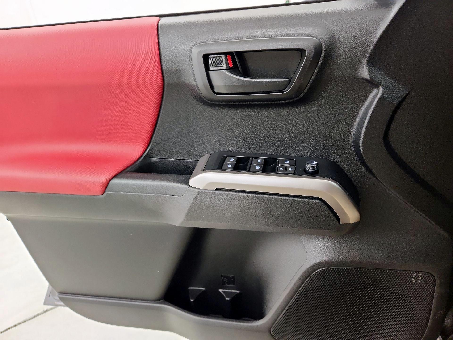 Thumbnail: 2021 Toyota Tacoma - 12