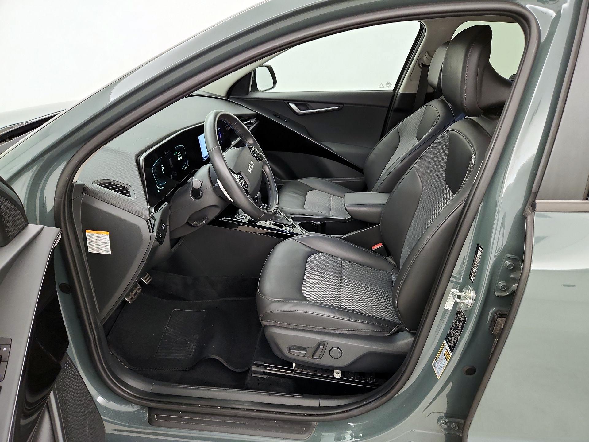 Thumbnail: 2023 Kia Niro - 11