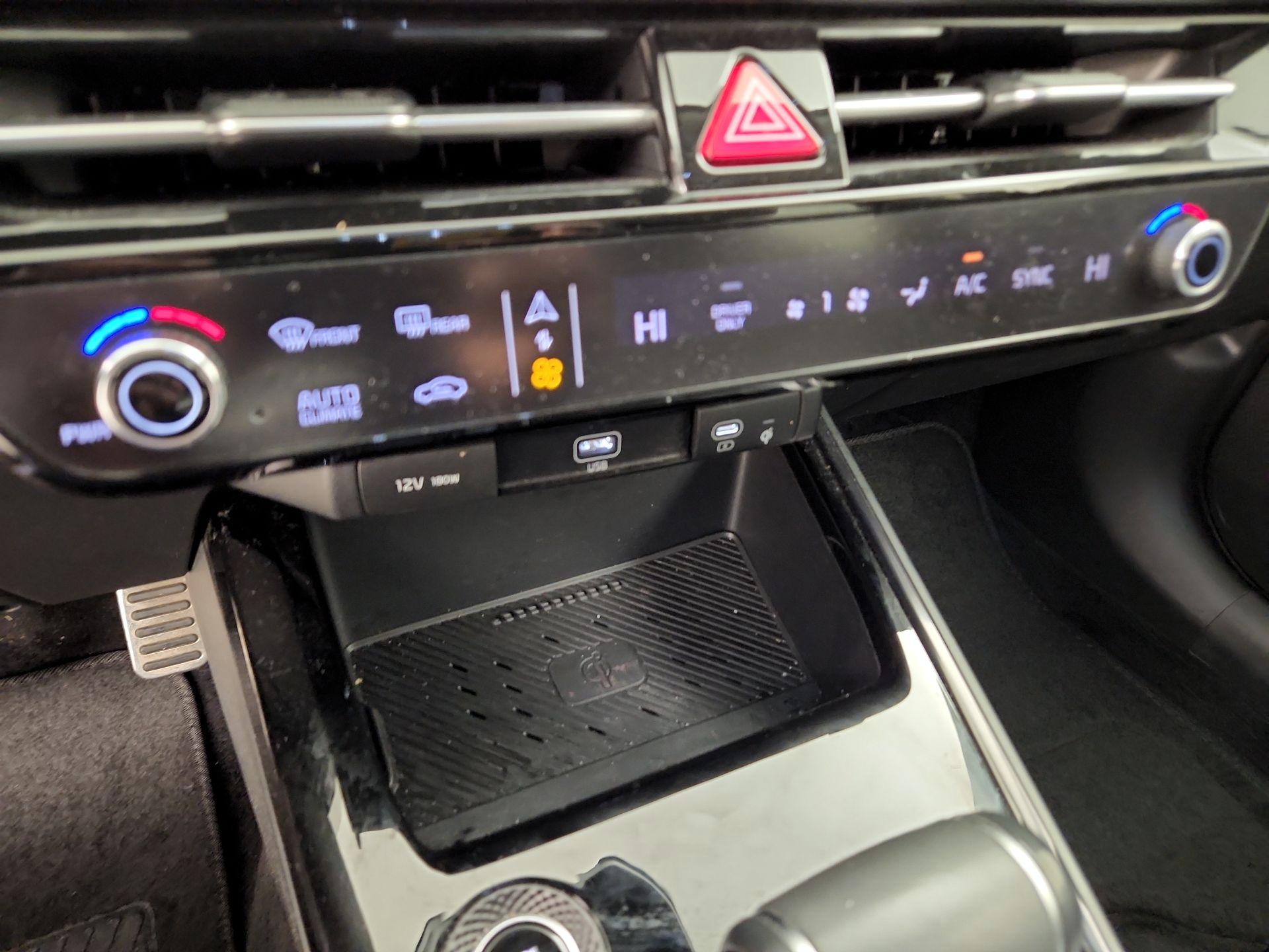 Thumbnail: 2023 Kia Niro - 17
