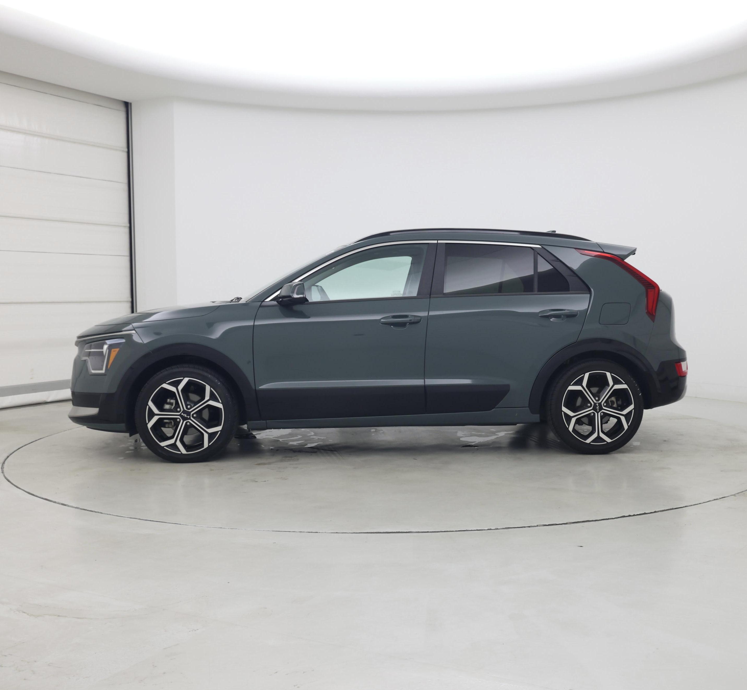 Thumbnail: 2023 Kia Niro - 3
