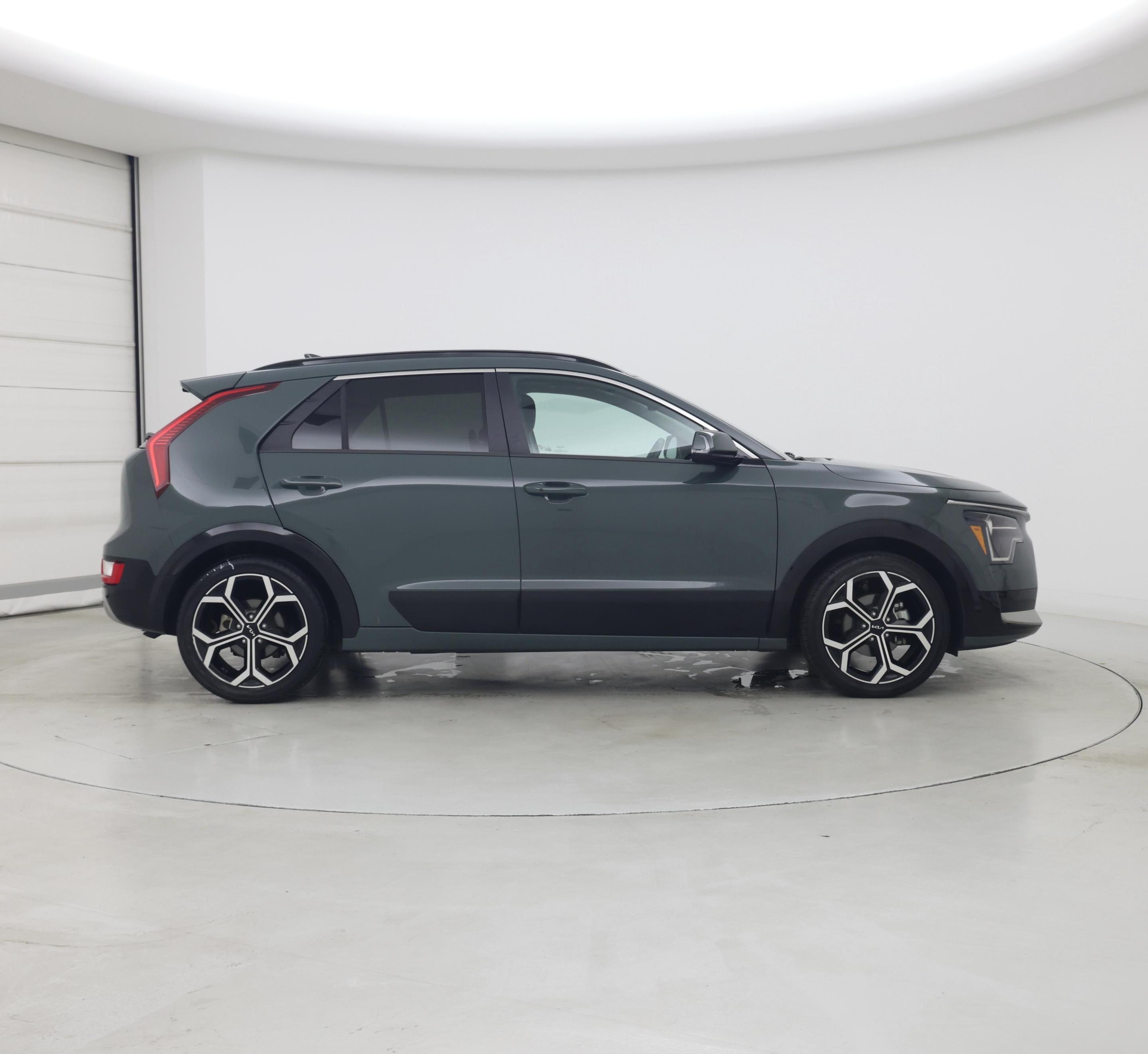 Thumbnail: 2023 Kia Niro - 7