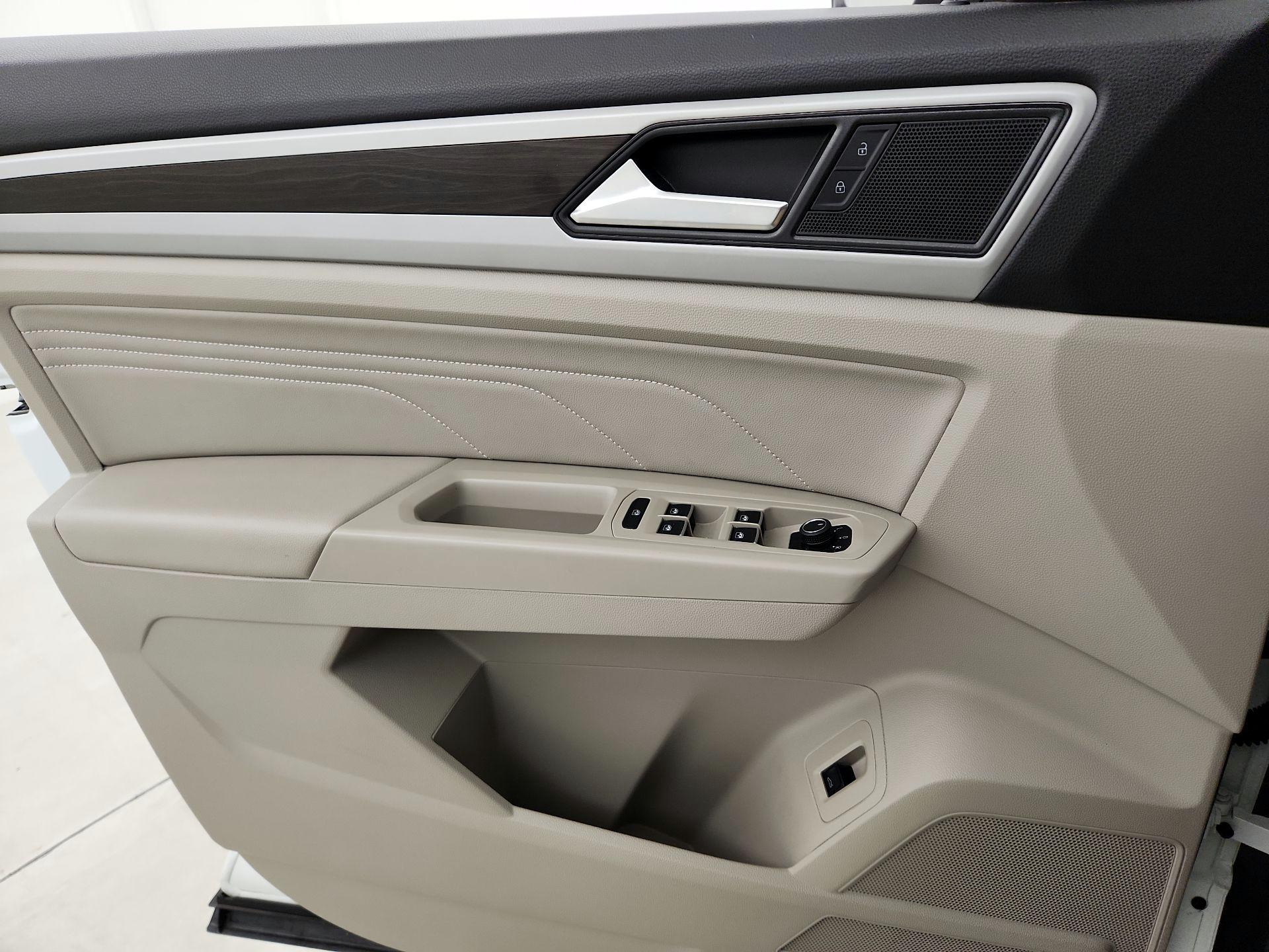 Thumbnail: 2023 Volkswagen Atlas - 12