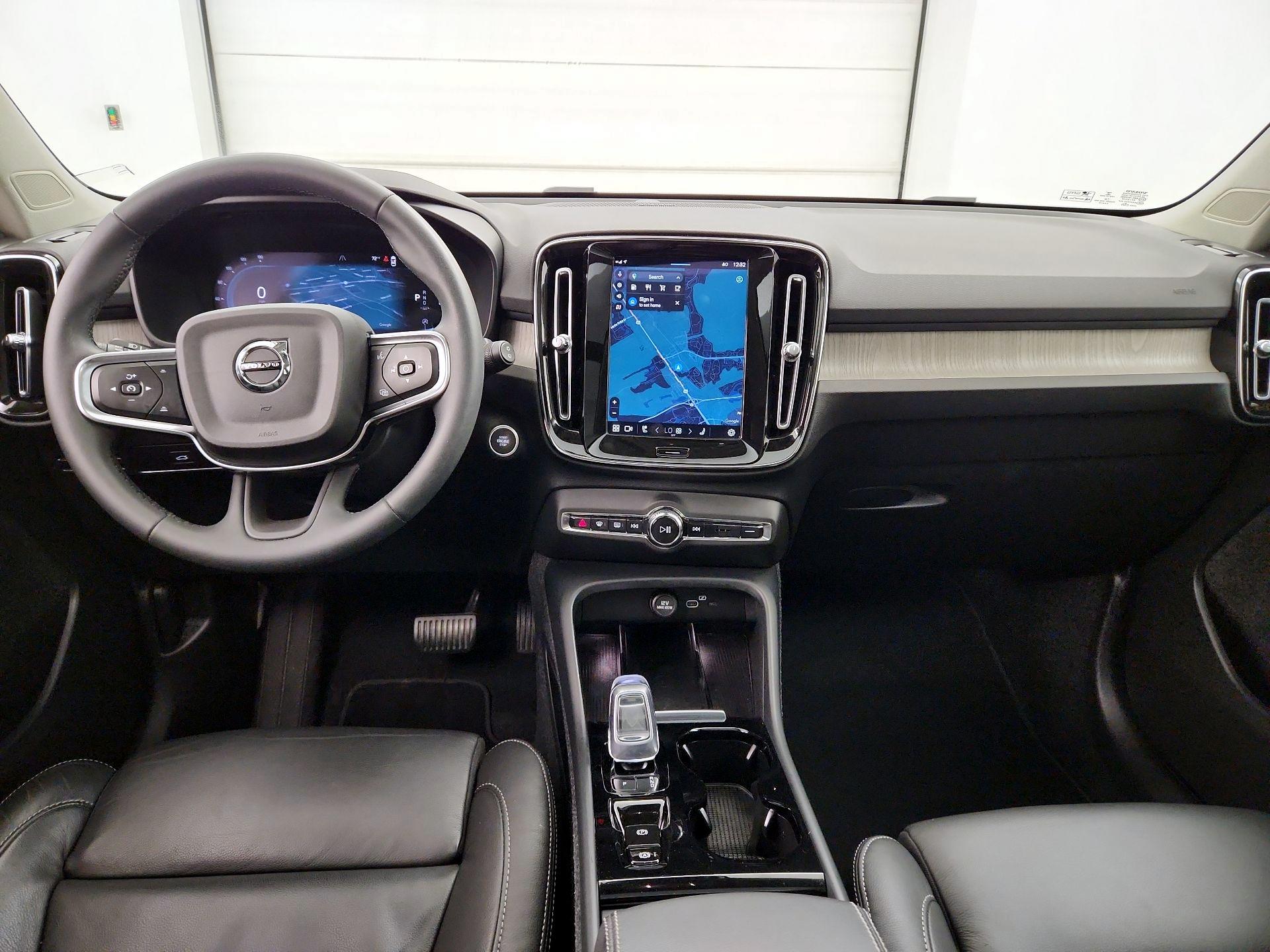 Thumbnail: 2023 Volvo XC40 - 9