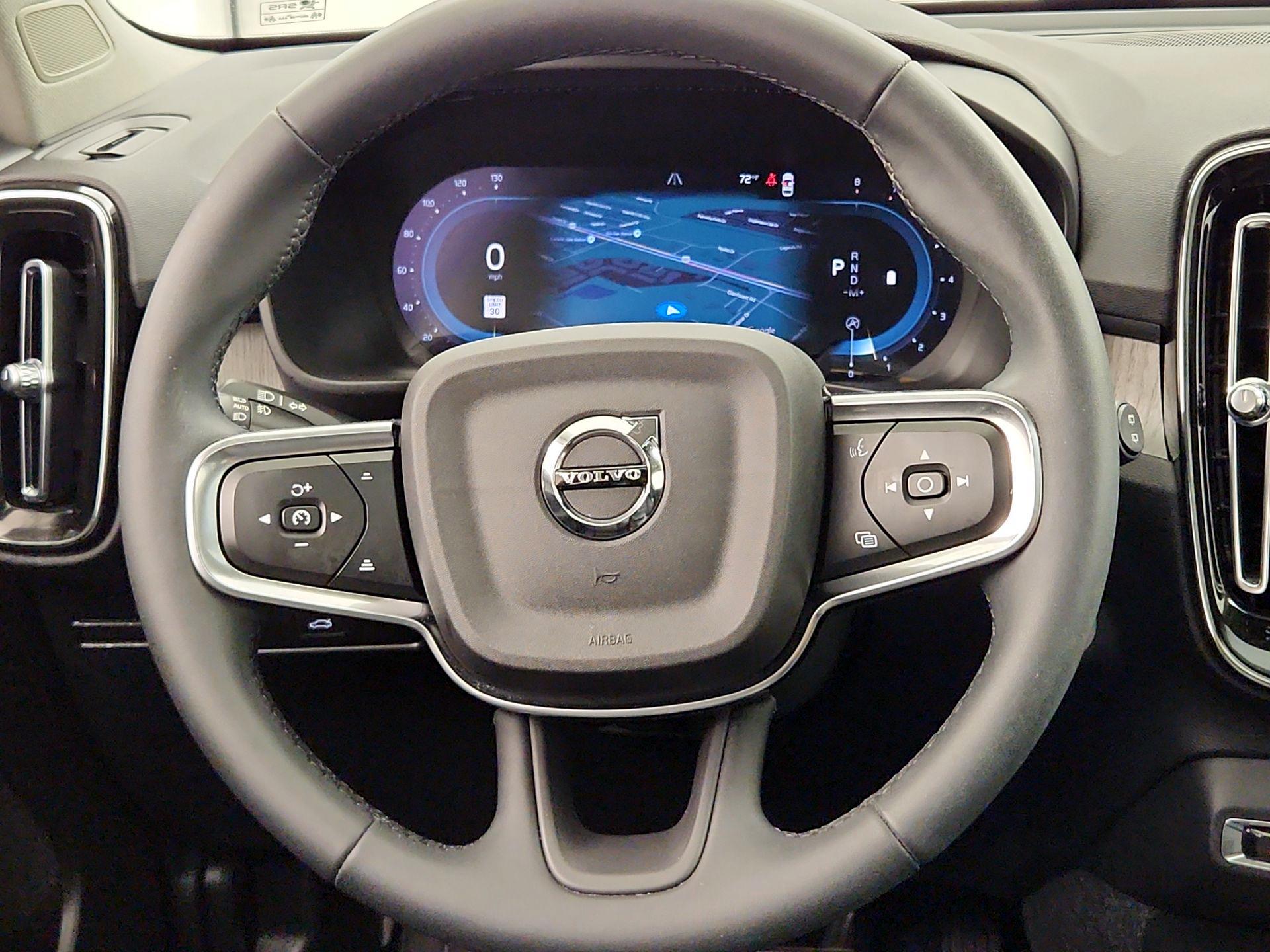 Thumbnail: 2023 Volvo XC40 - 10