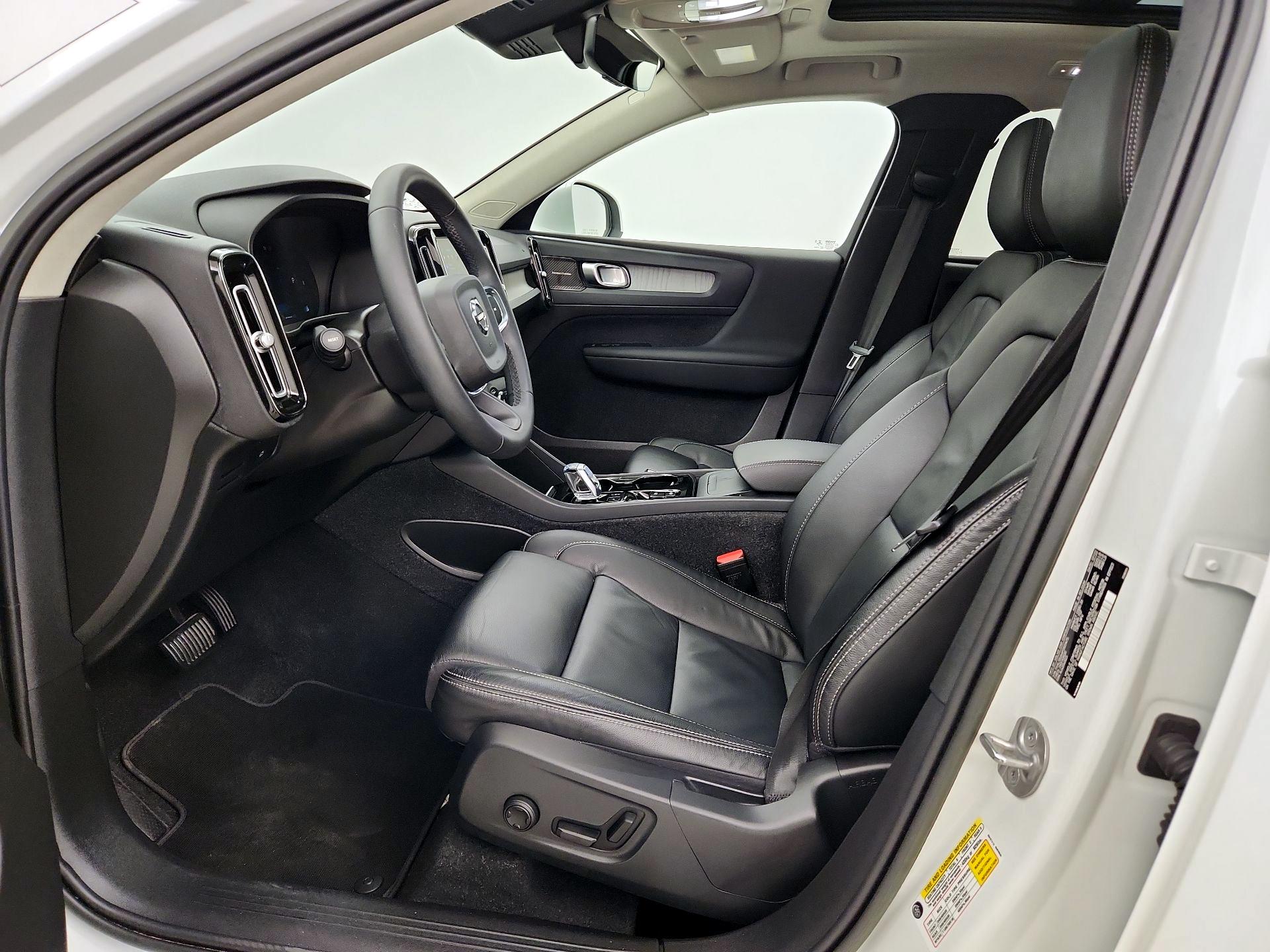 Thumbnail: 2023 Volvo XC40 - 11