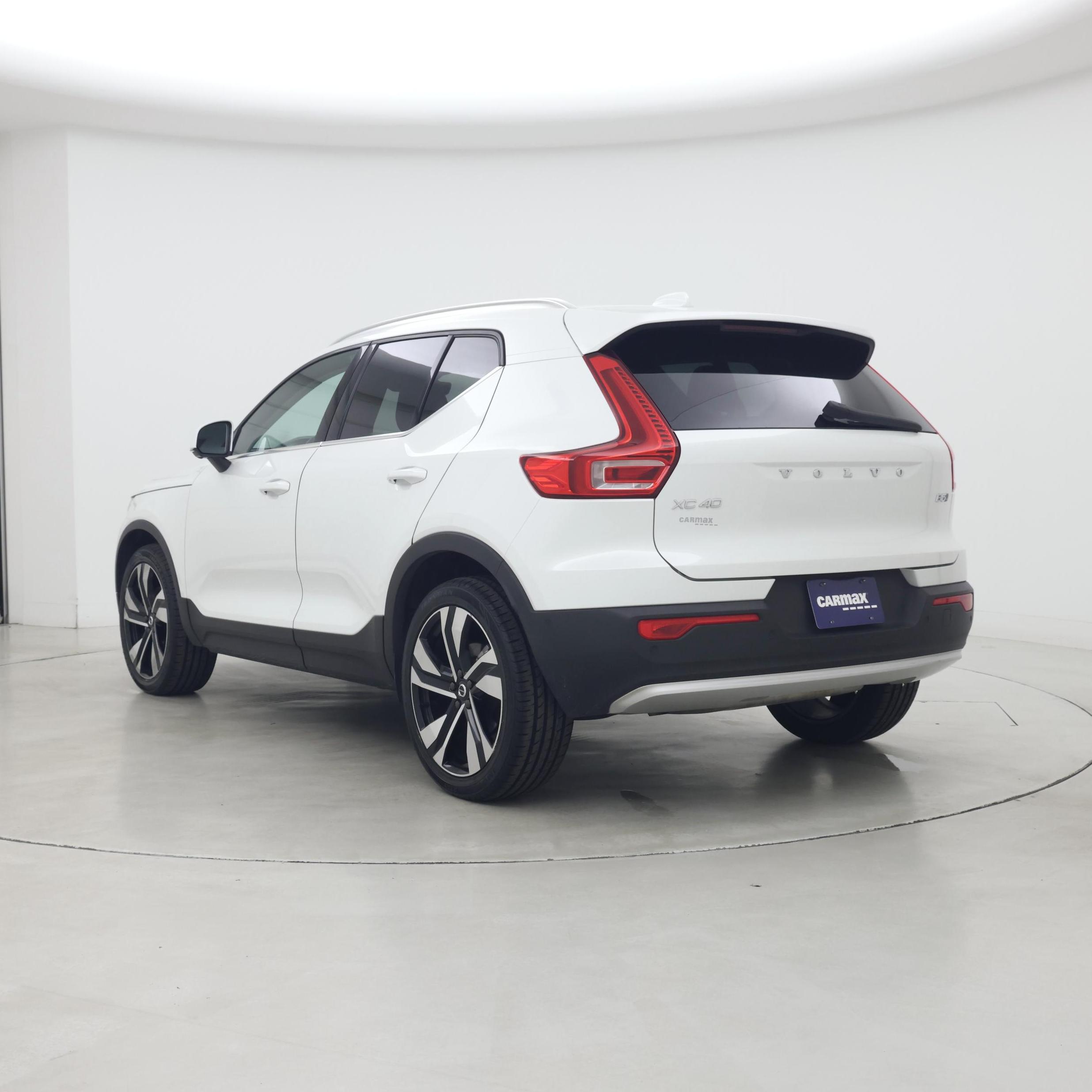 Thumbnail: 2023 Volvo XC40 - 2