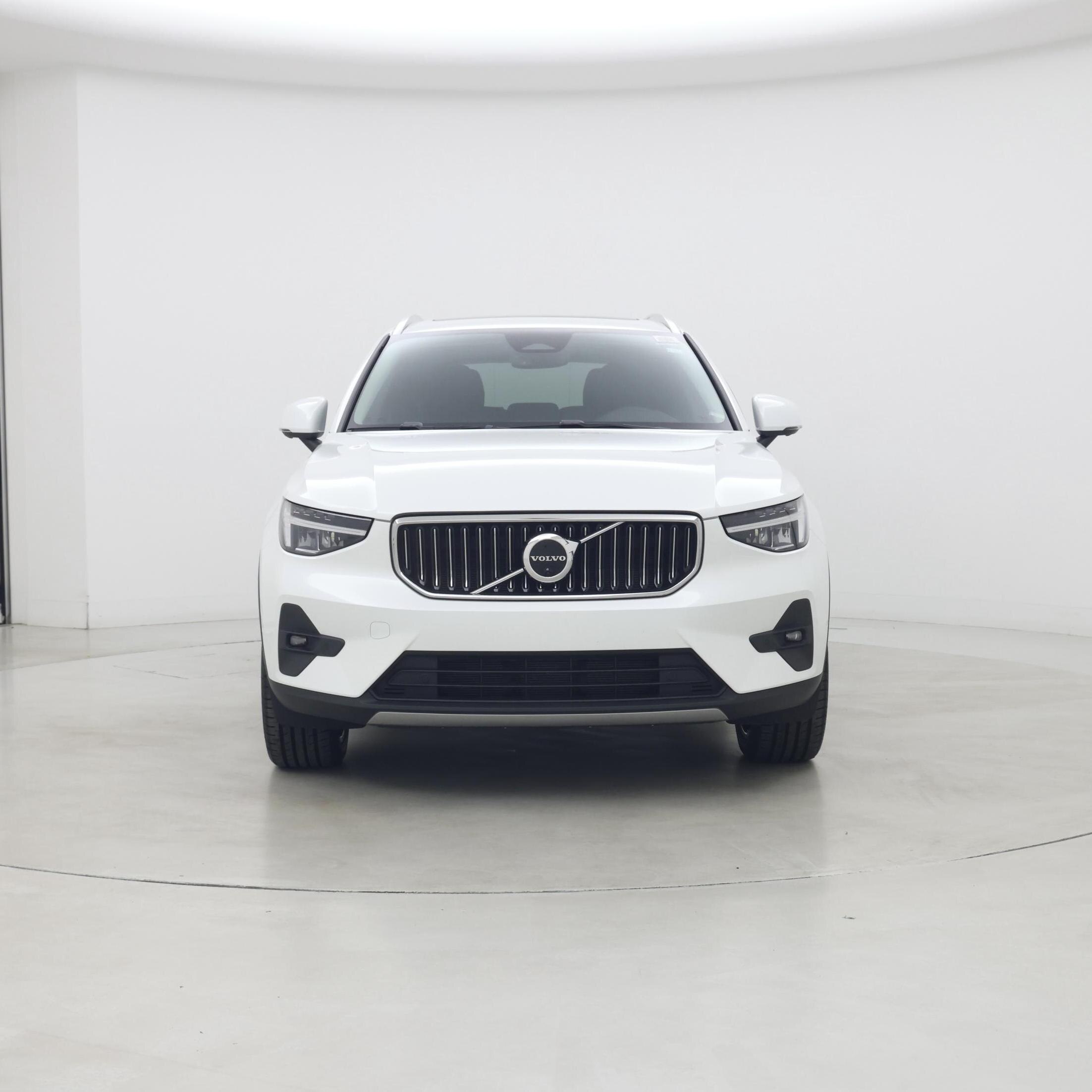 Thumbnail: 2023 Volvo XC40 - 5