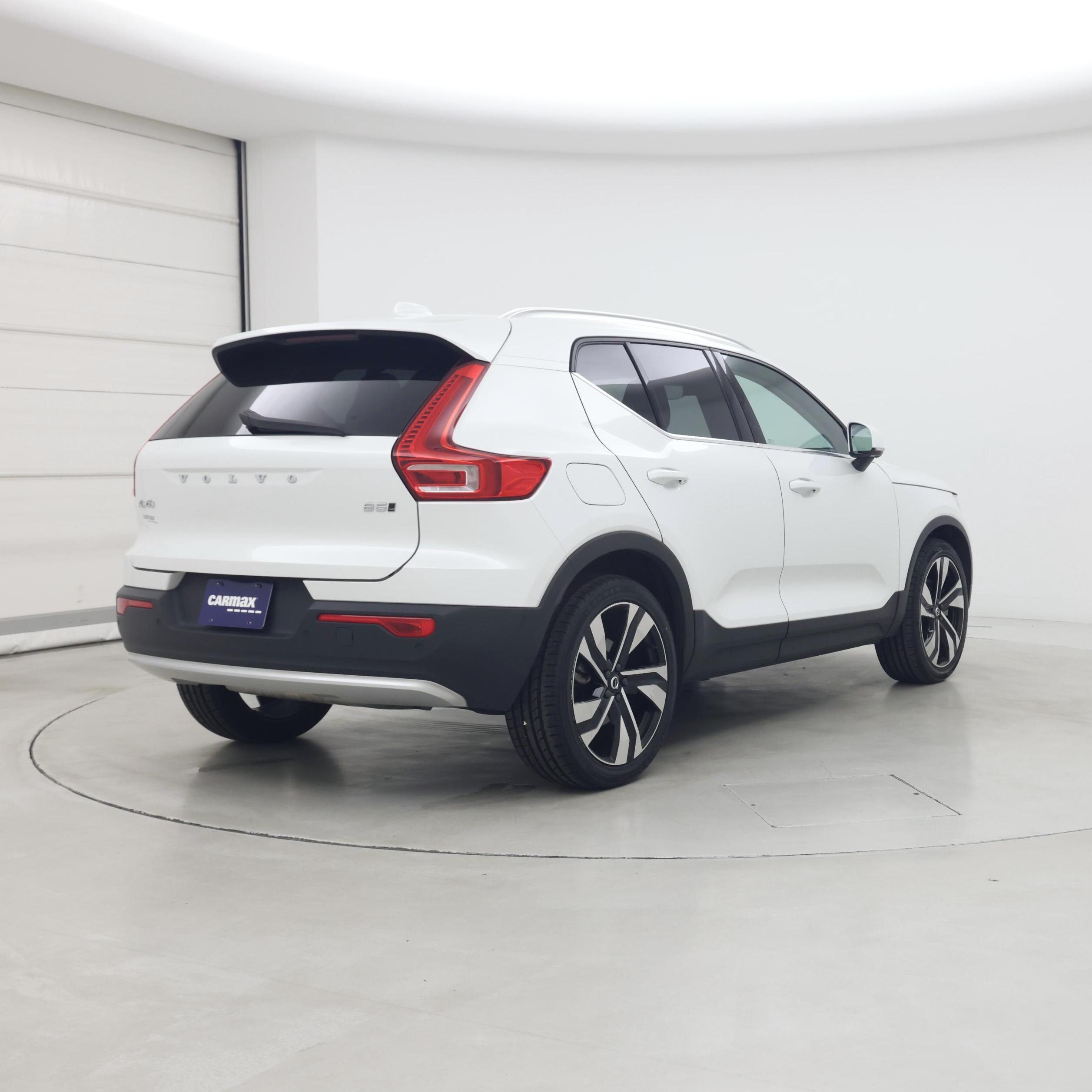 Thumbnail: 2023 Volvo XC40 - 8