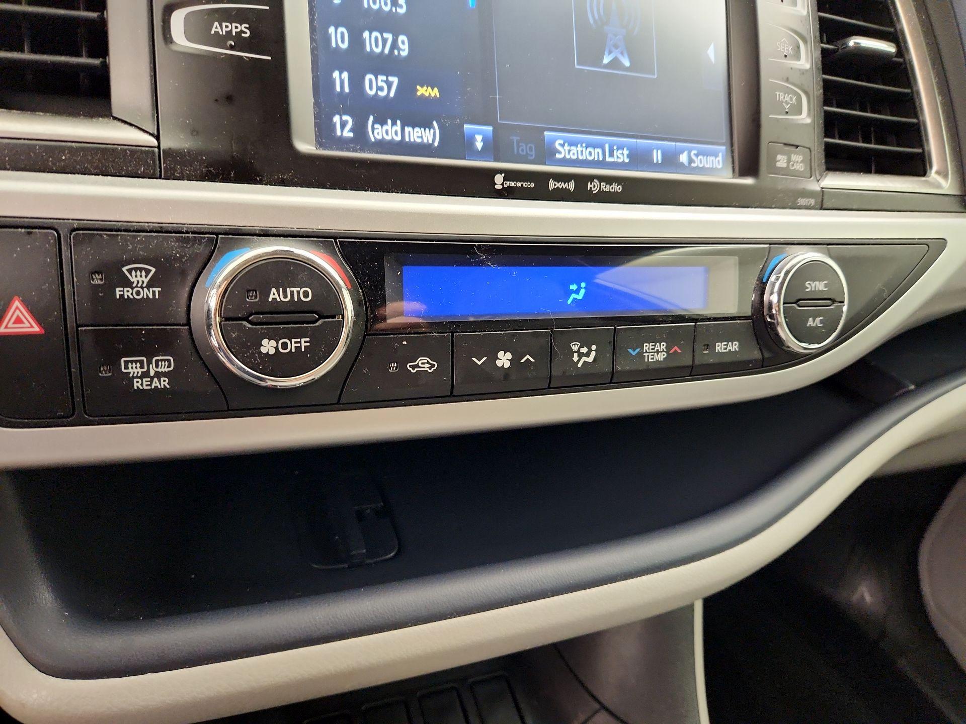 Thumbnail: 2018 Toyota Highlander - 17