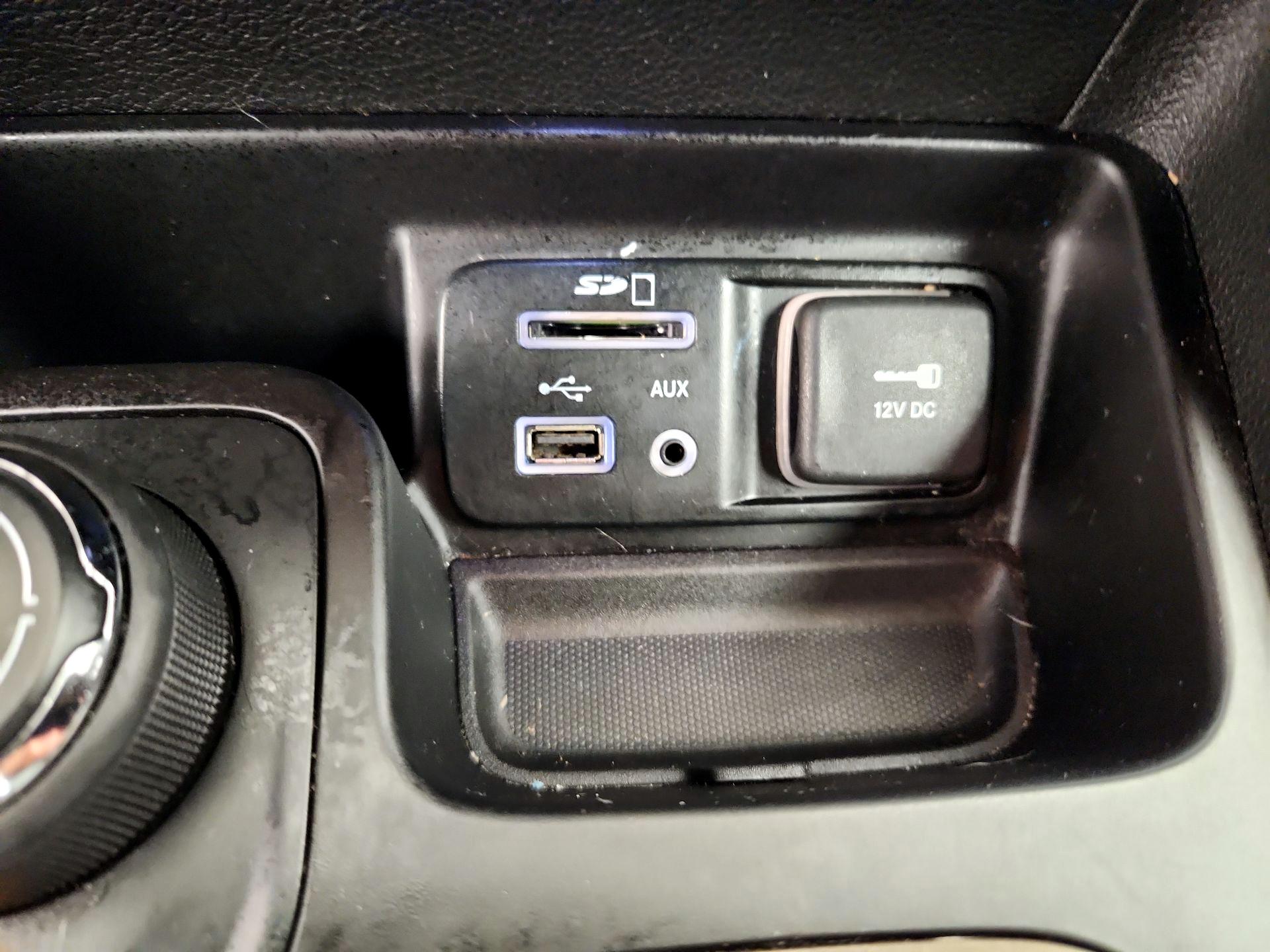 Thumbnail: 2015 Jeep Cherokee - 19