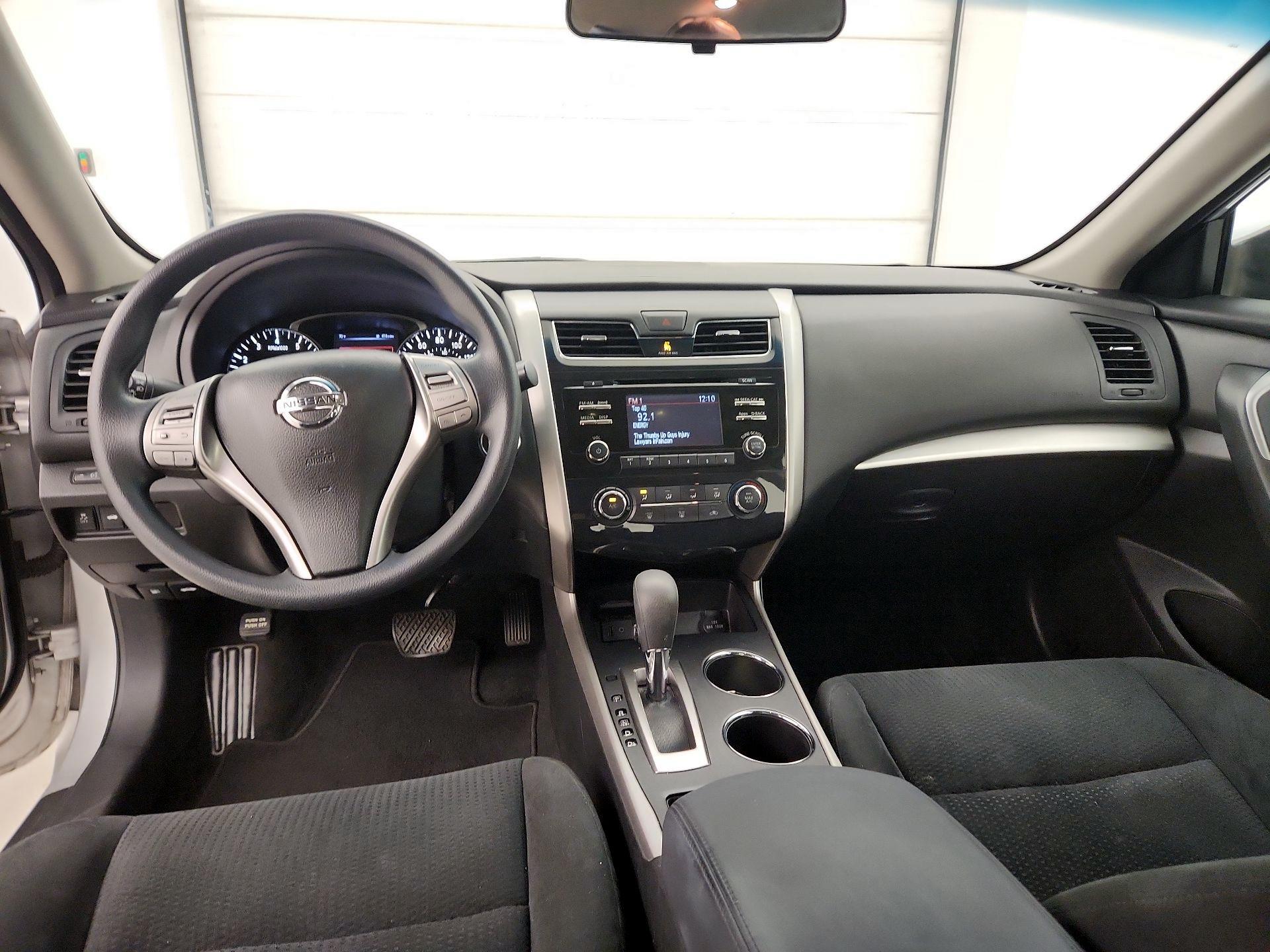 Thumbnail: 2015 Nissan Altima - 9