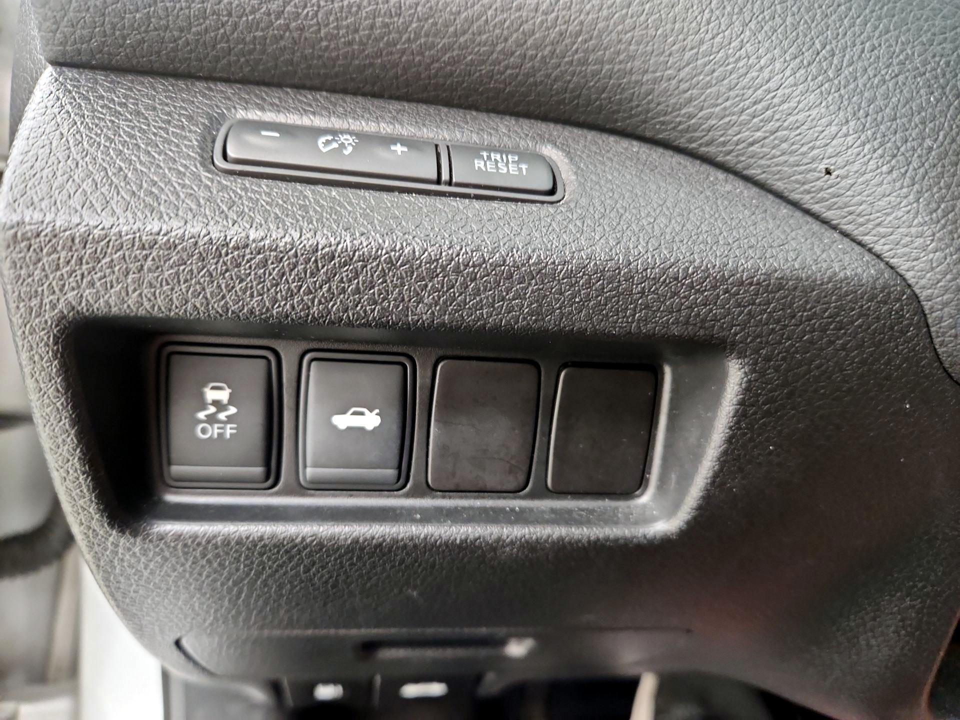 Thumbnail: 2015 Nissan Altima - 13