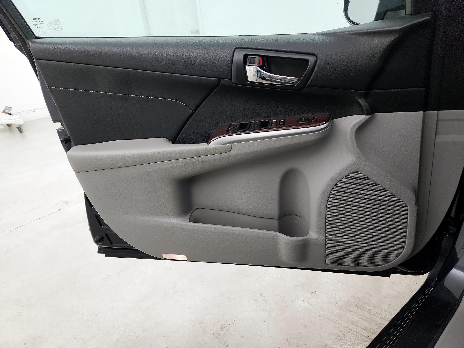 Thumbnail: 2013 Toyota Camry - 12