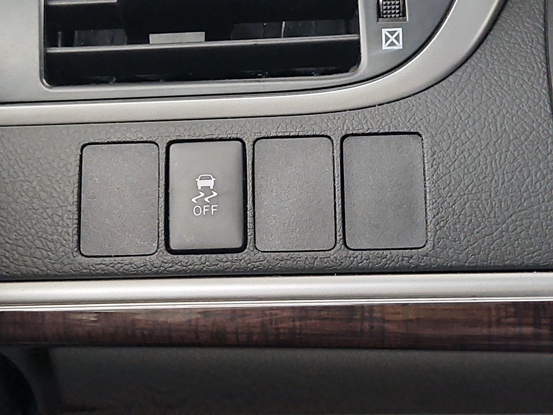 Thumbnail: 2013 Toyota Camry - 13