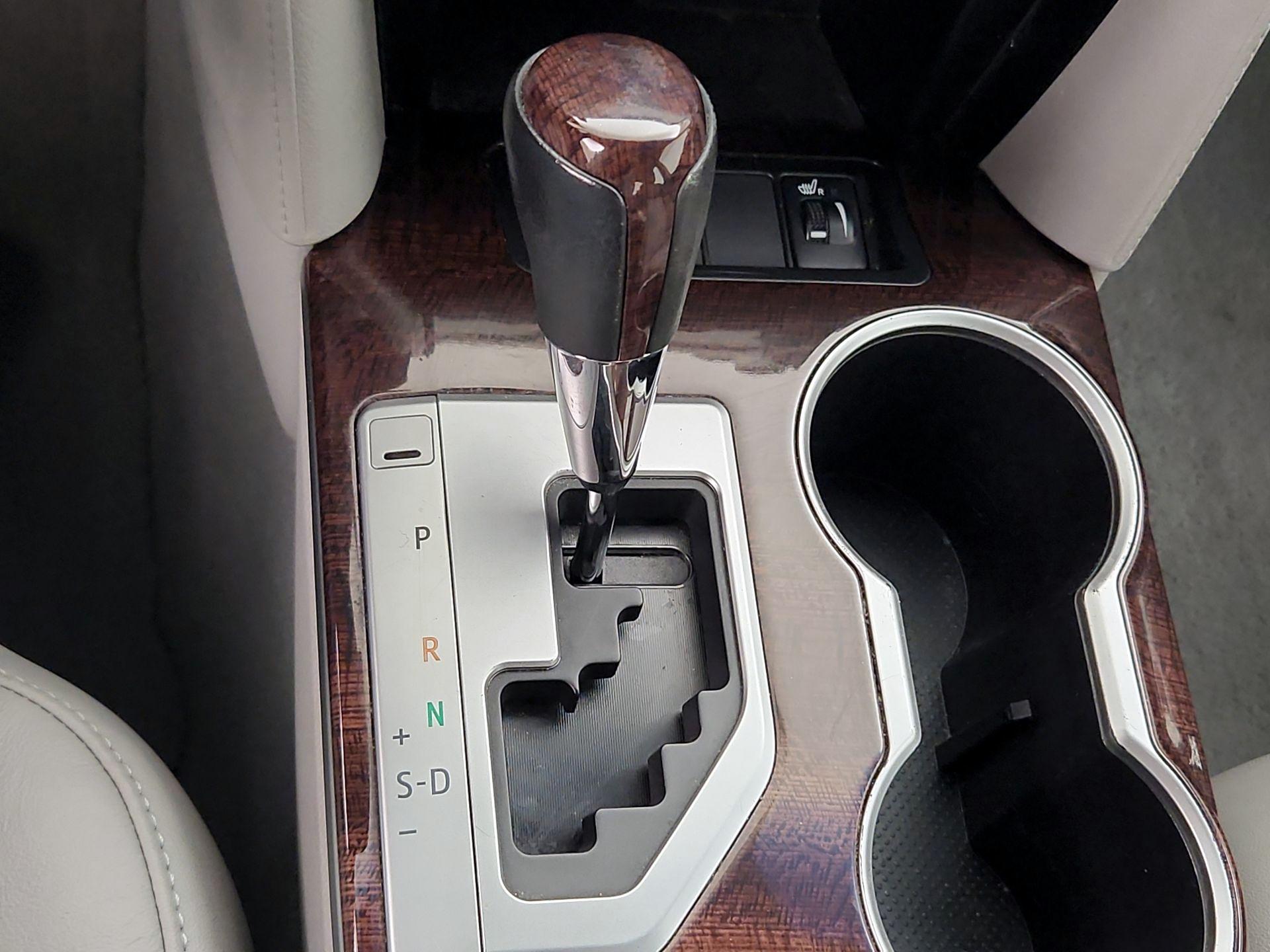 Thumbnail: 2013 Toyota Camry - 17