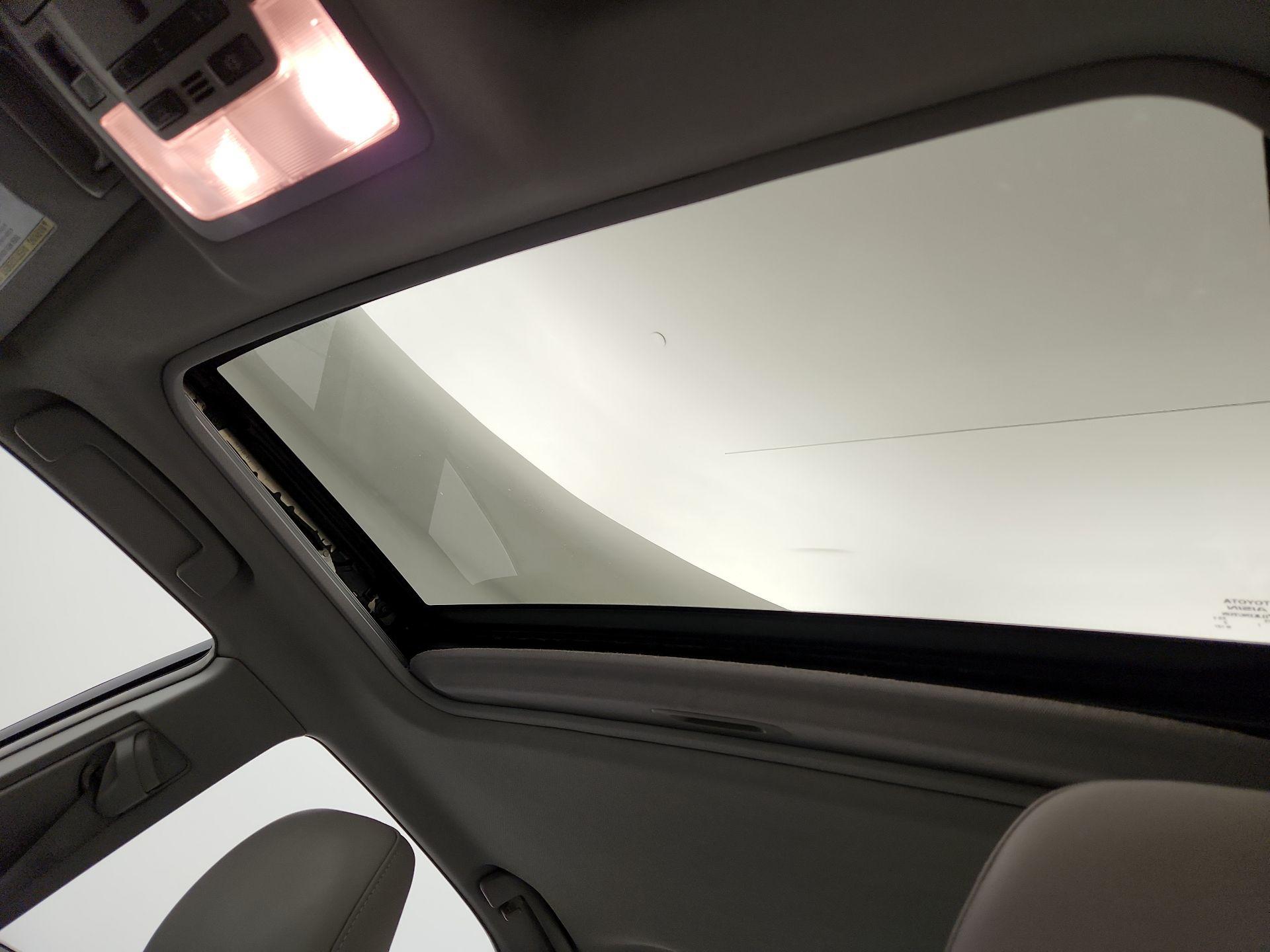 Thumbnail: 2013 Toyota Camry - 19