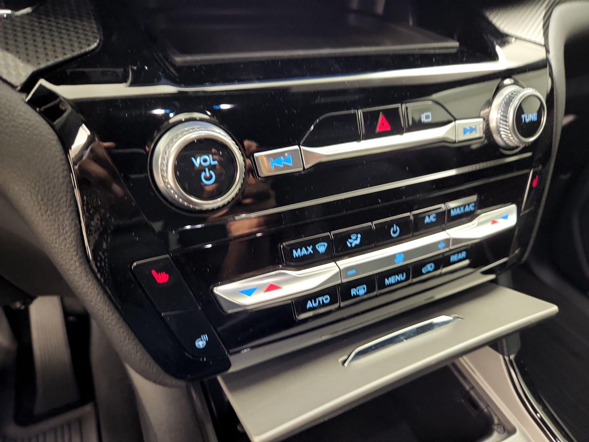 Thumbnail: 2022 Ford Explorer - 16