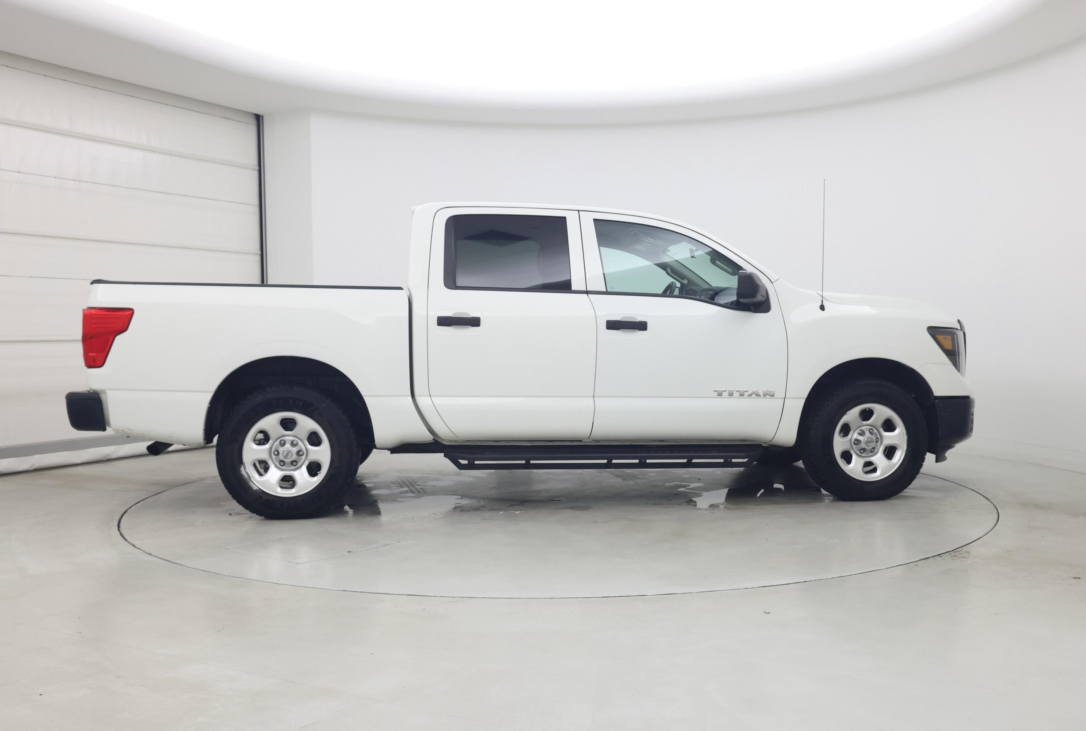 Thumbnail: 2017 Nissan Titan - 7