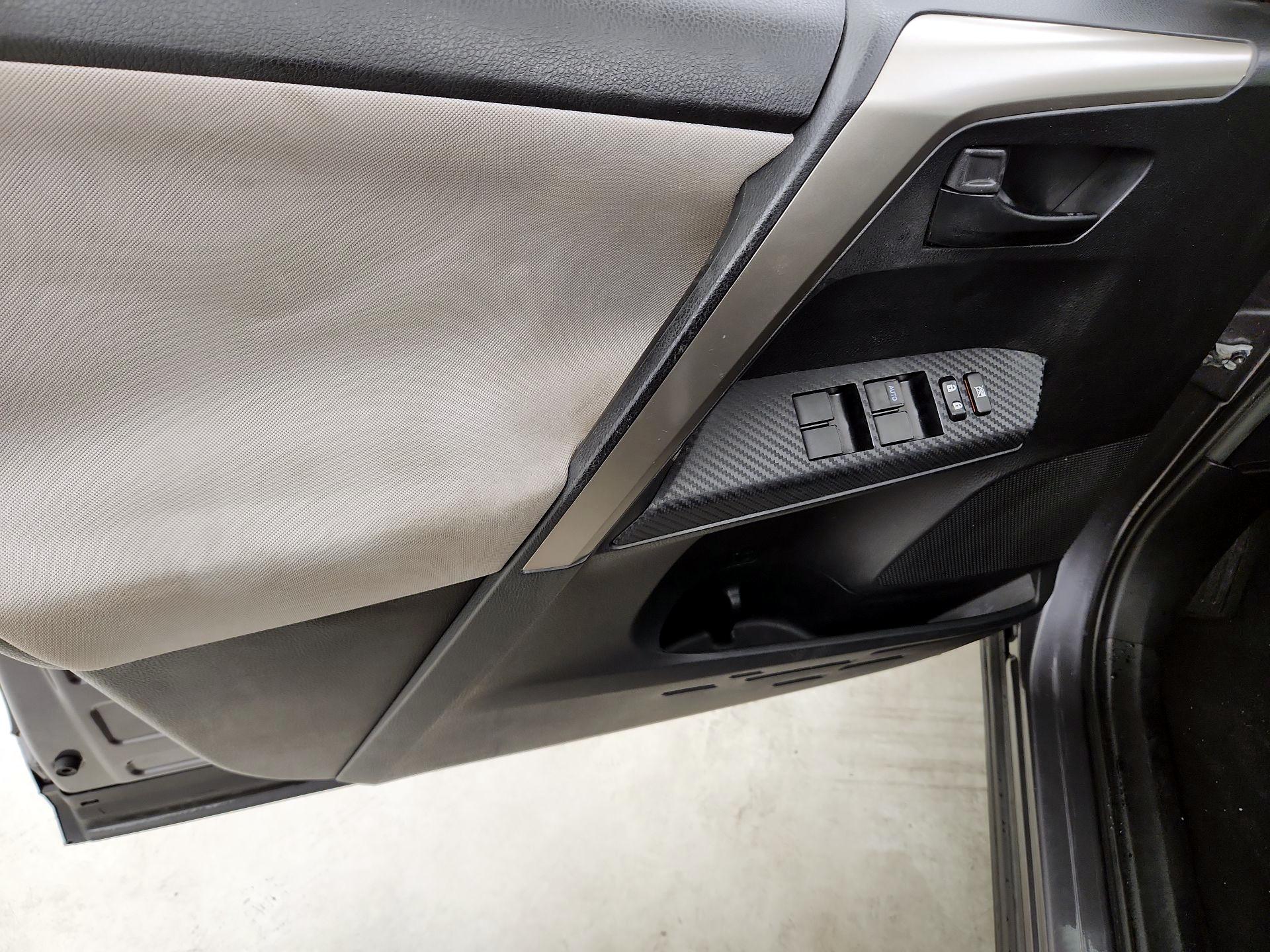 Thumbnail: 2015 Toyota RAV4 - 12