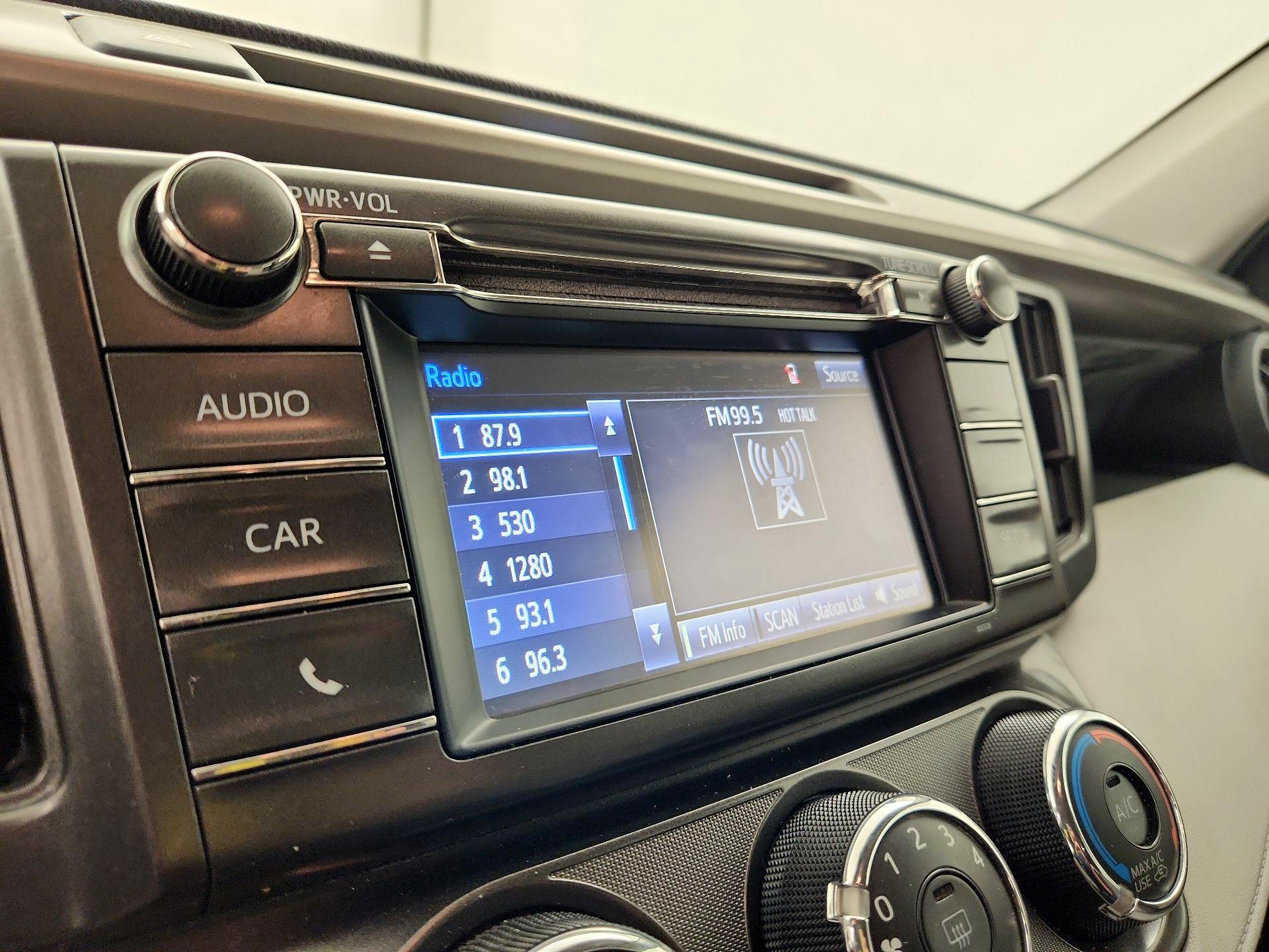 Thumbnail: 2015 Toyota RAV4 - 15